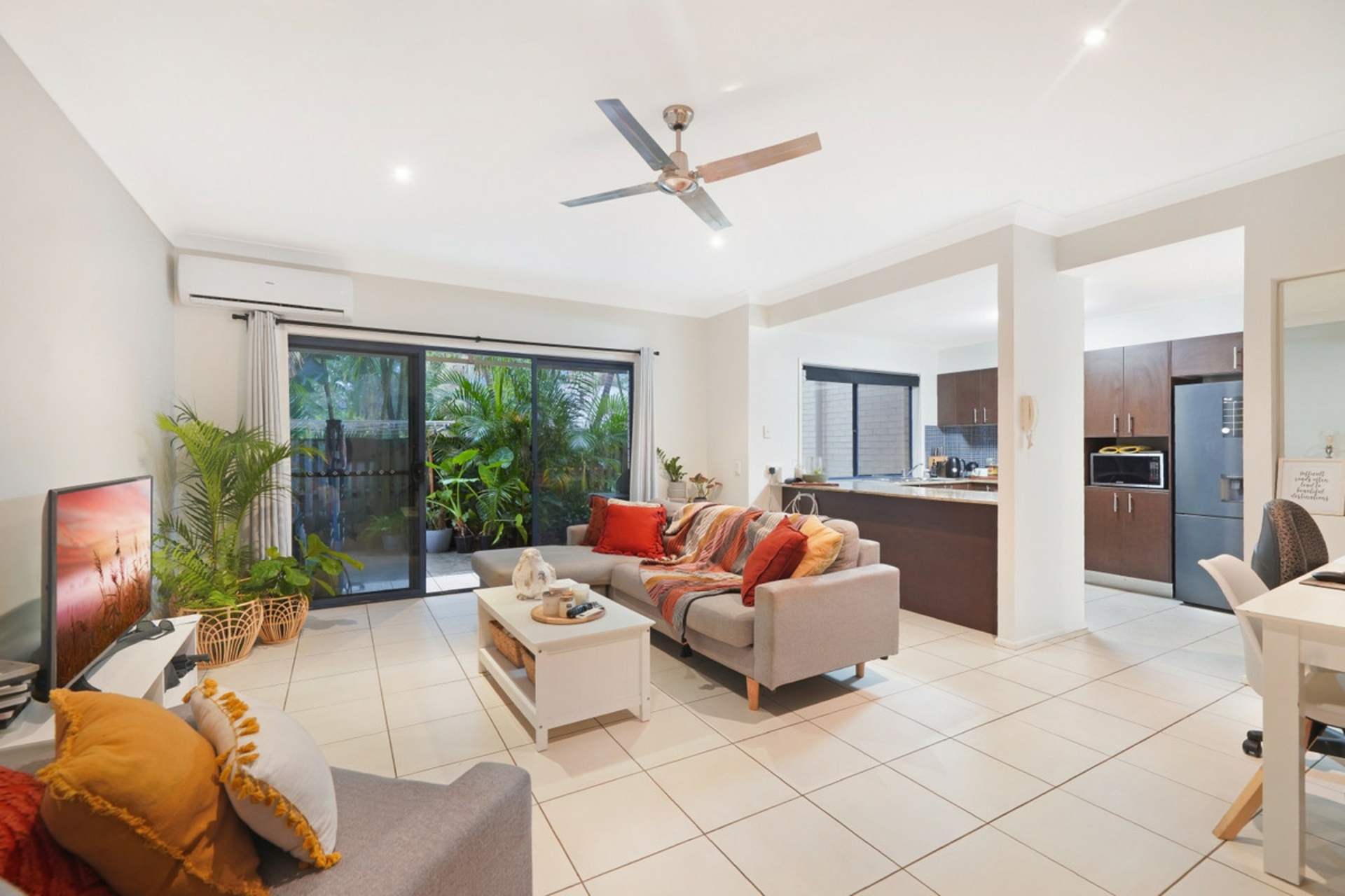 2/170 Whiting Street, LABRADOR