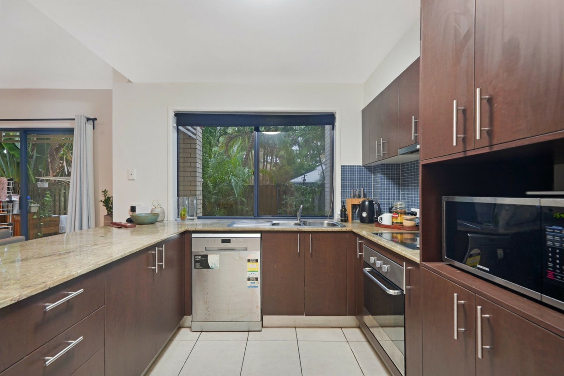 2/170 Whiting Street, LABRADOR