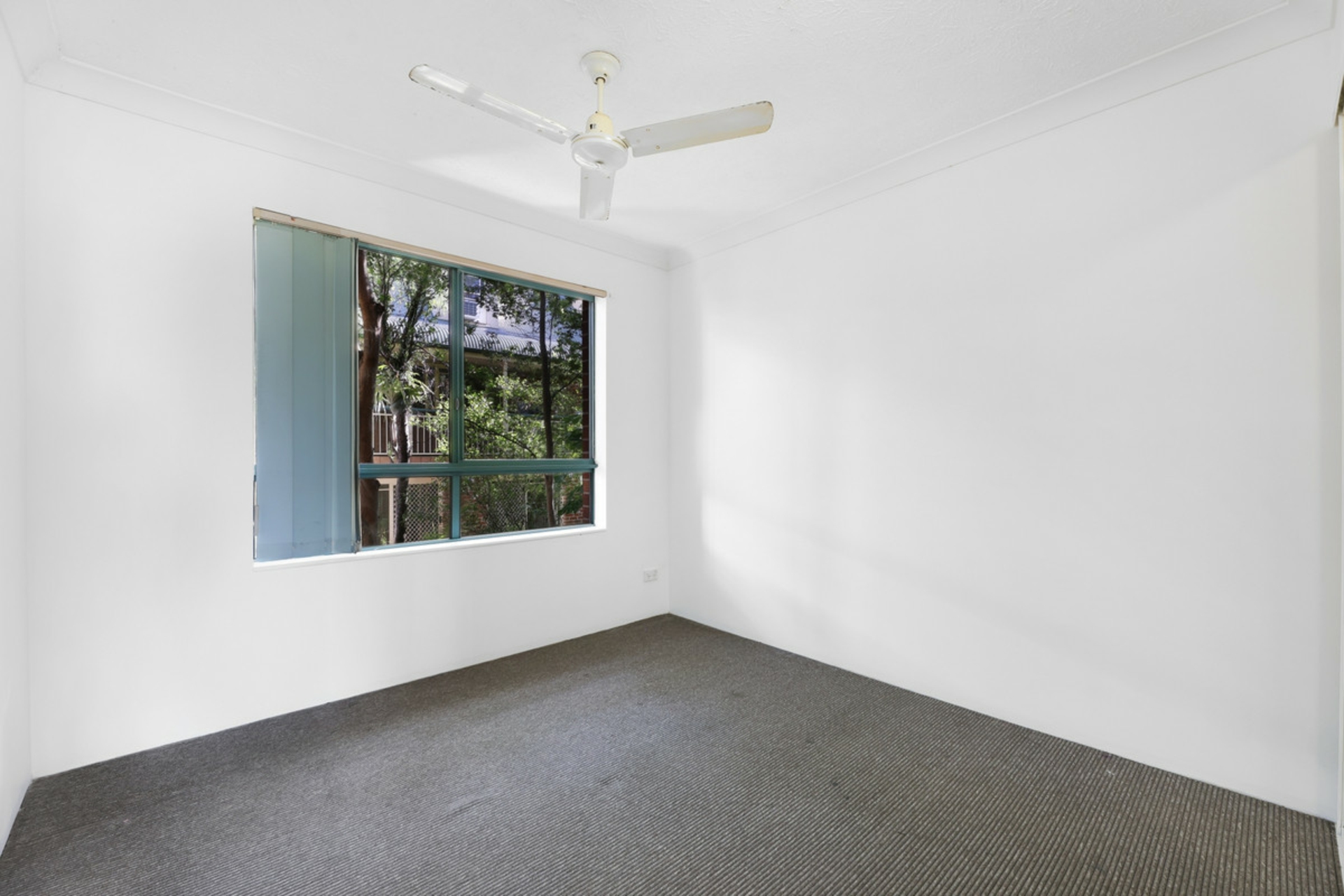 42/45 Pohlman Street, SOUTHPORT