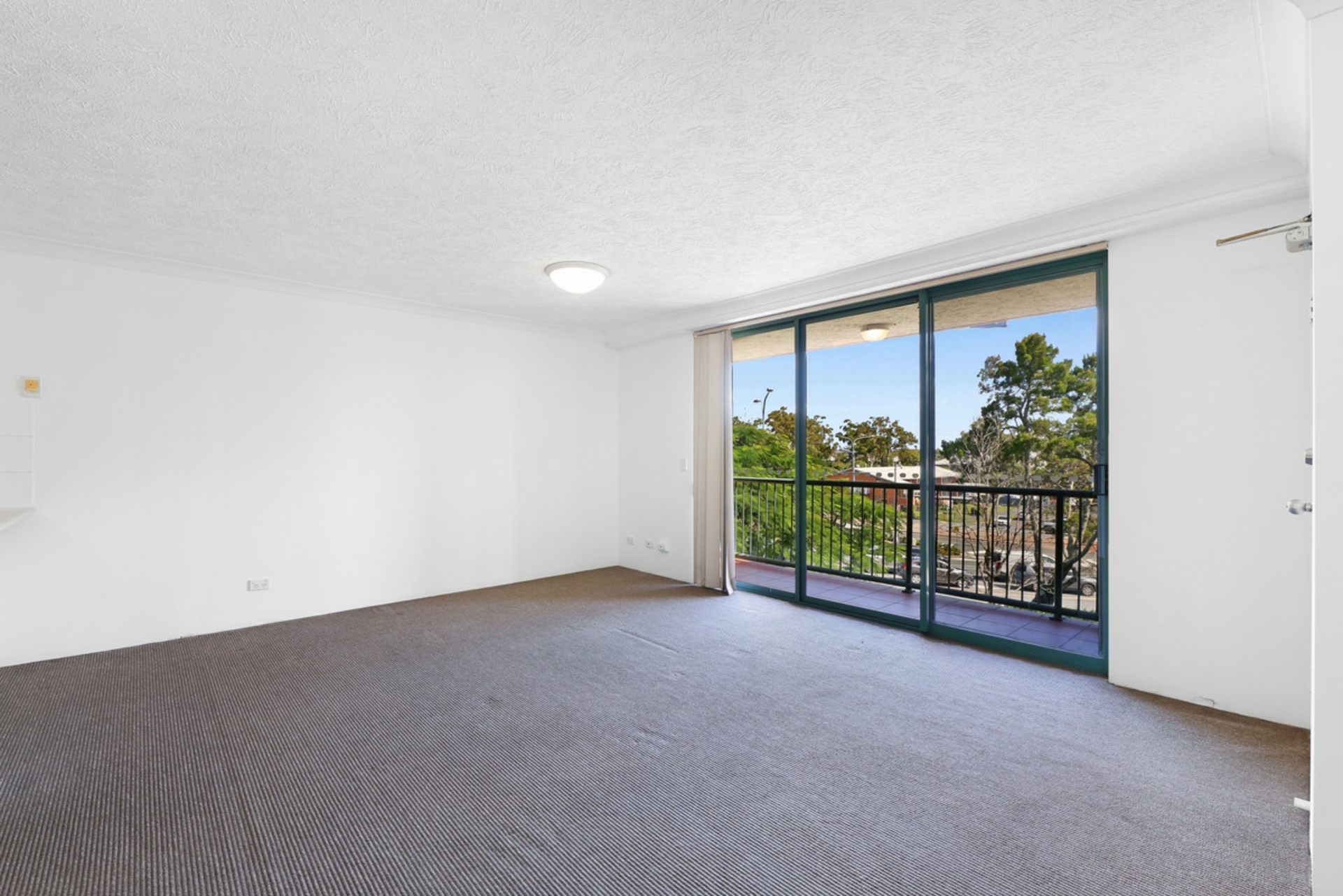 42/45 Pohlman Street, SOUTHPORT
