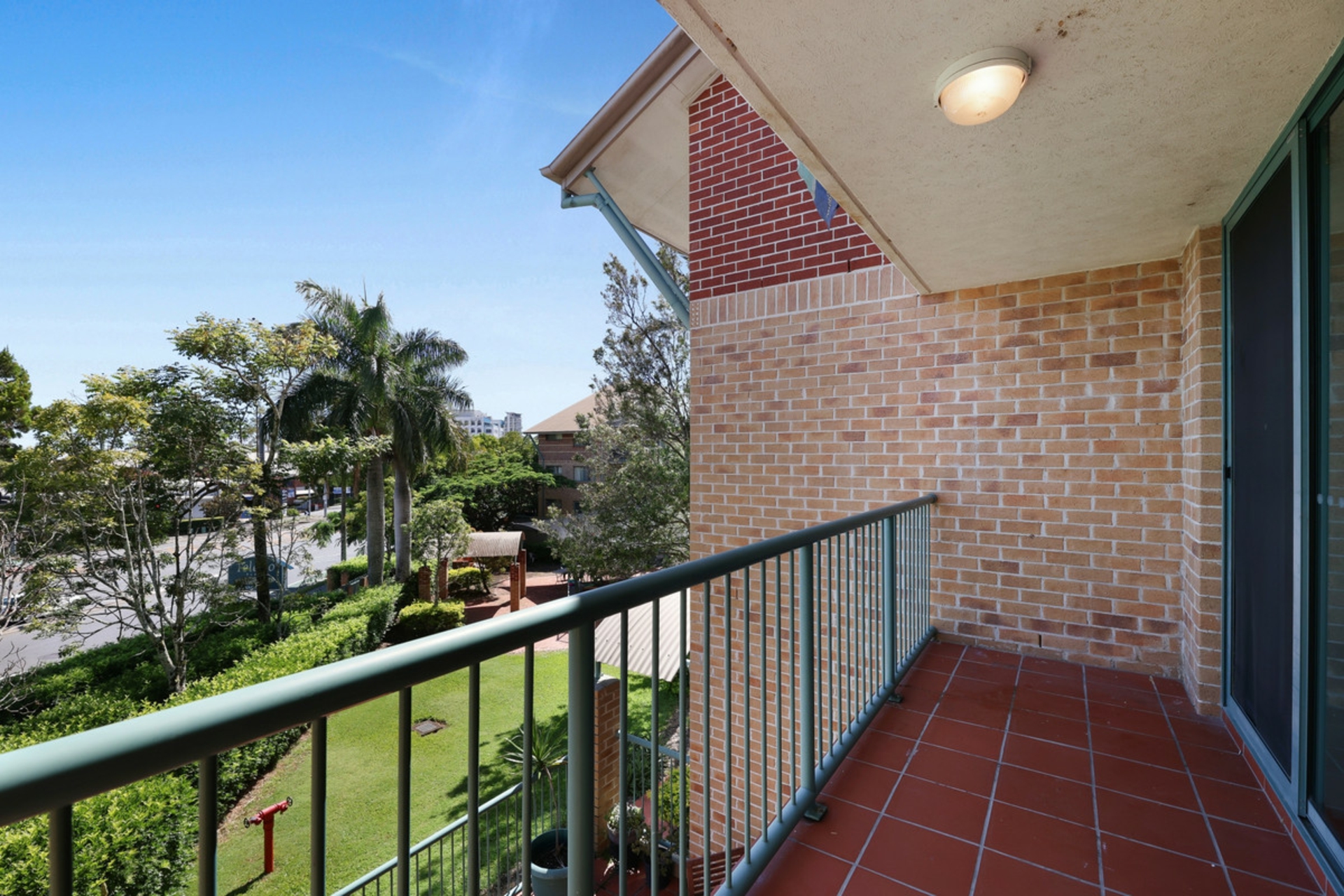 42/45 Pohlman Street, SOUTHPORT