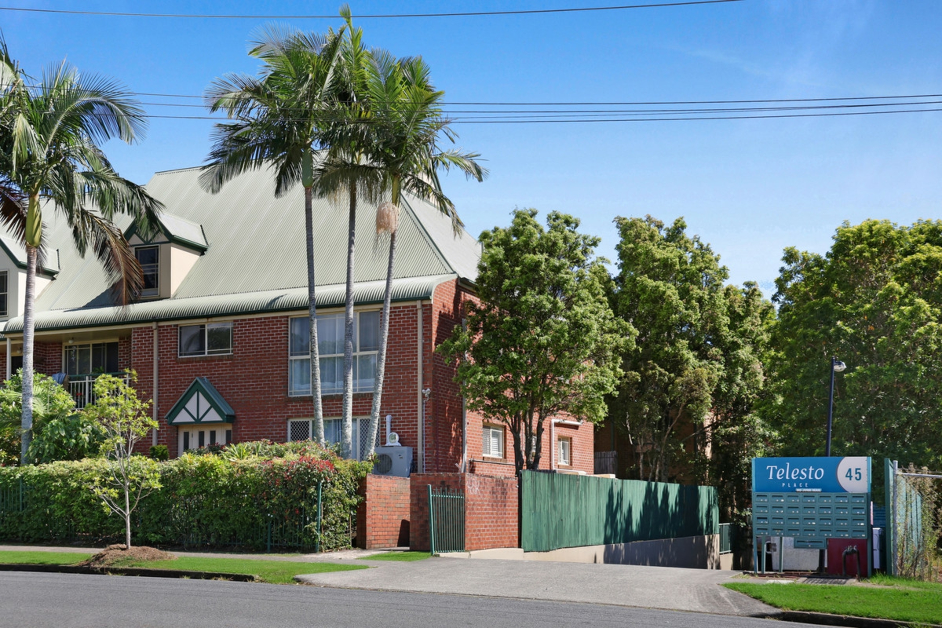 42/45 Pohlman Street, SOUTHPORT