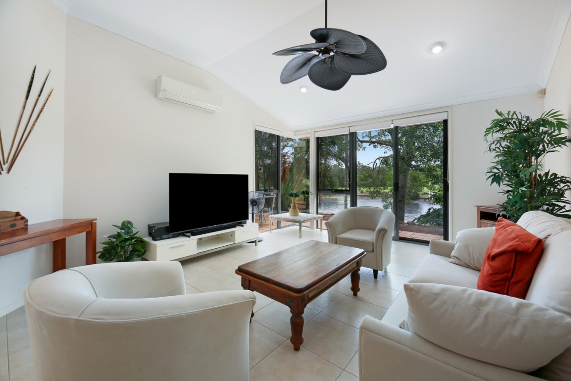 125/125 Santa Cruz Boulevard, CLEAR ISLAND WATERS