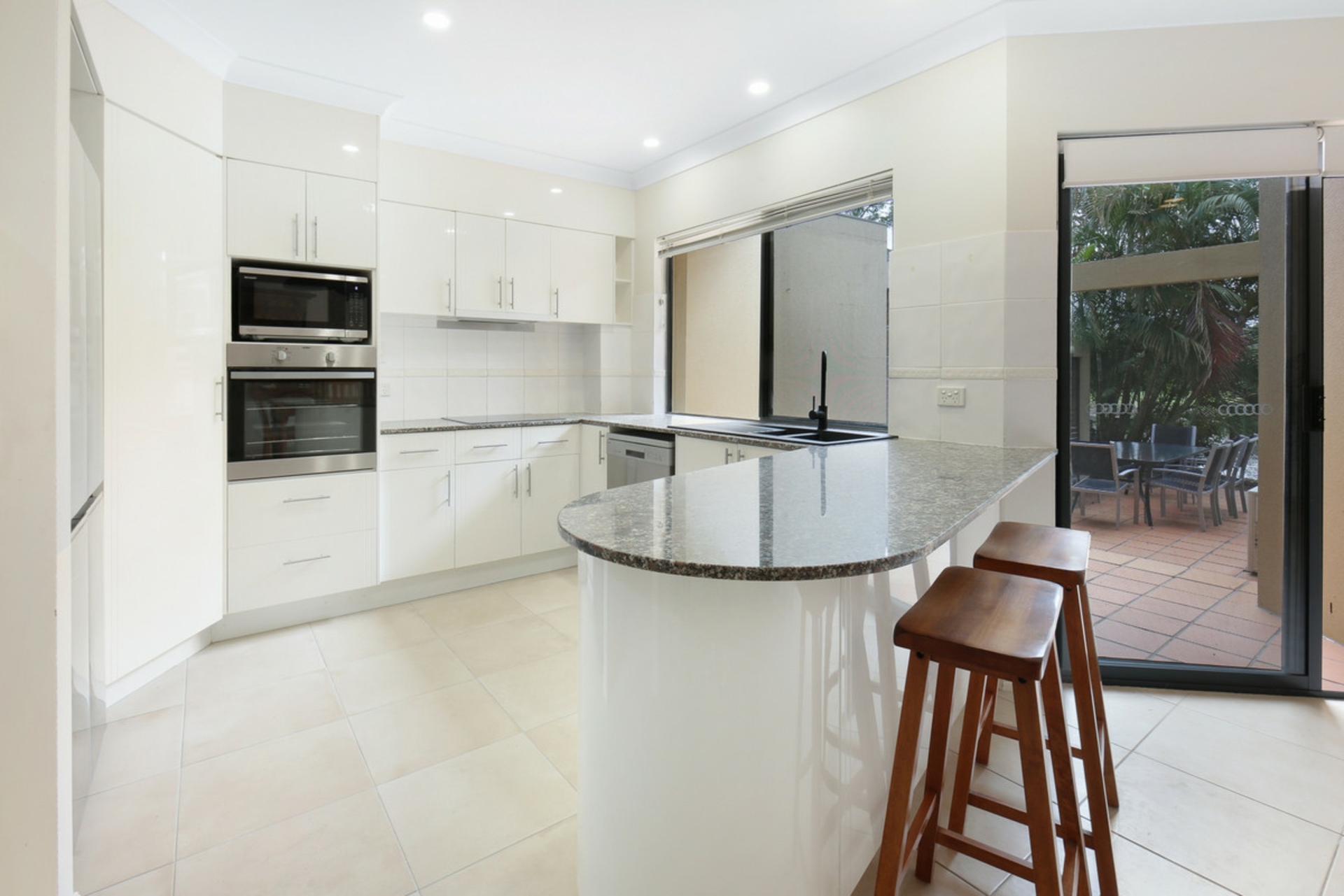 125/125 Santa Cruz Boulevard, CLEAR ISLAND WATERS