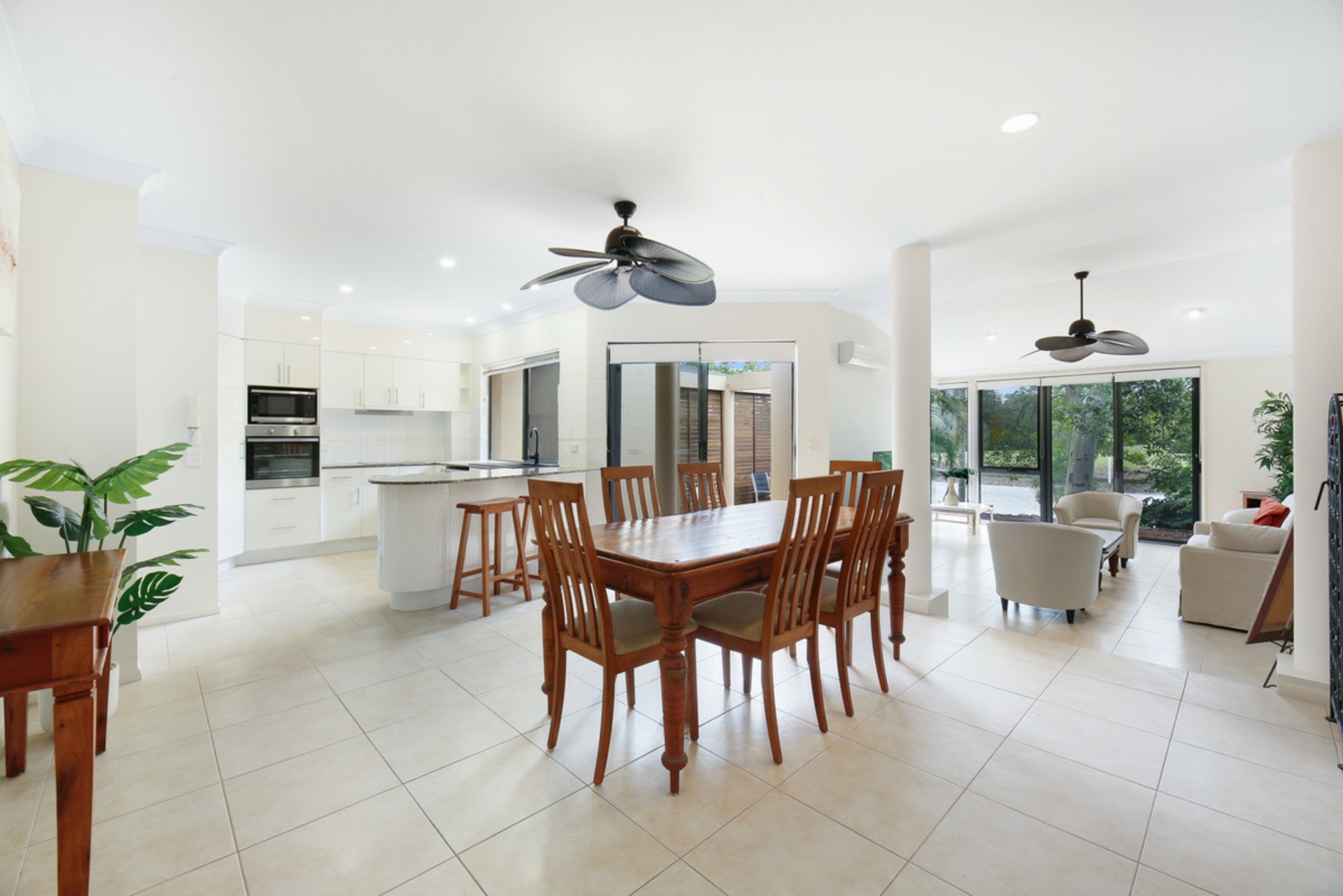 125/125 Santa Cruz Boulevard, CLEAR ISLAND WATERS