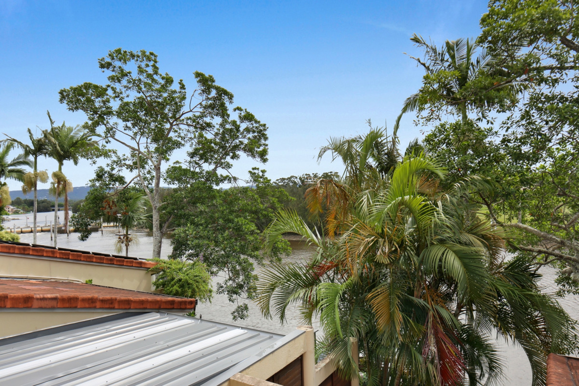 125/125 Santa Cruz Boulevard, CLEAR ISLAND WATERS
