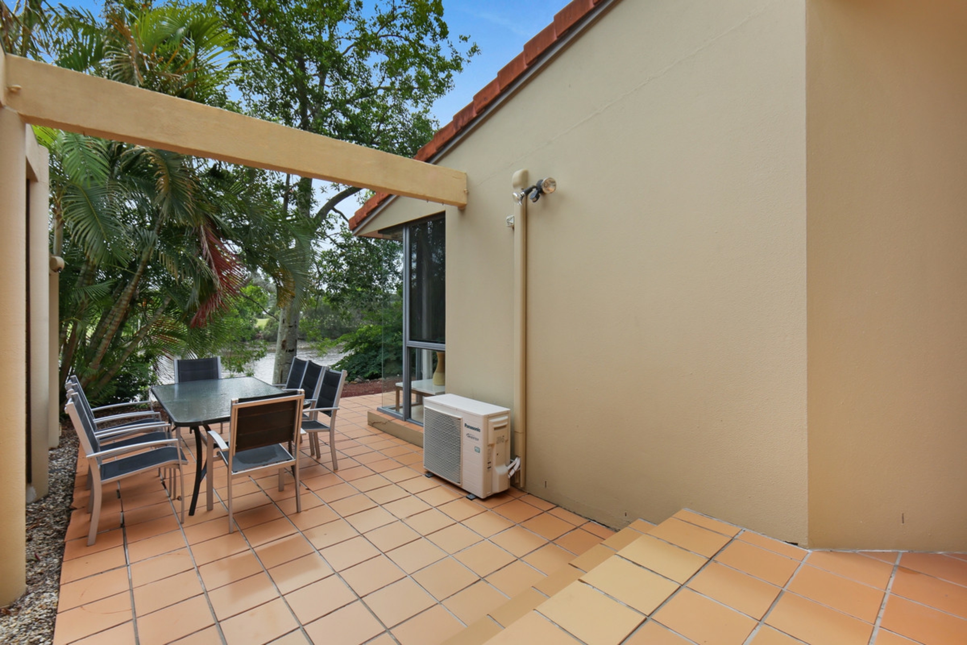 125/125 Santa Cruz Boulevard, CLEAR ISLAND WATERS
