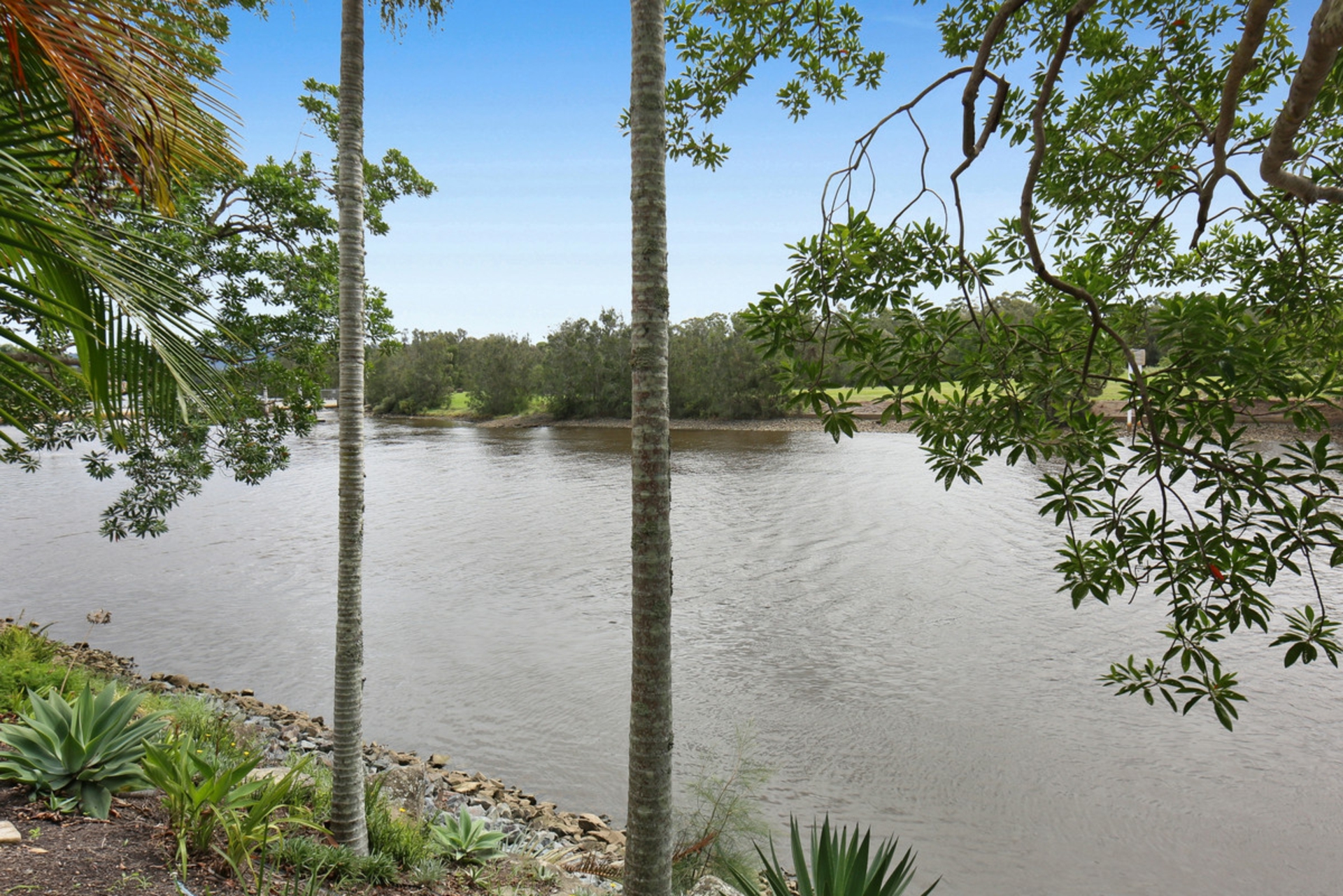 125/125 Santa Cruz Boulevard, CLEAR ISLAND WATERS