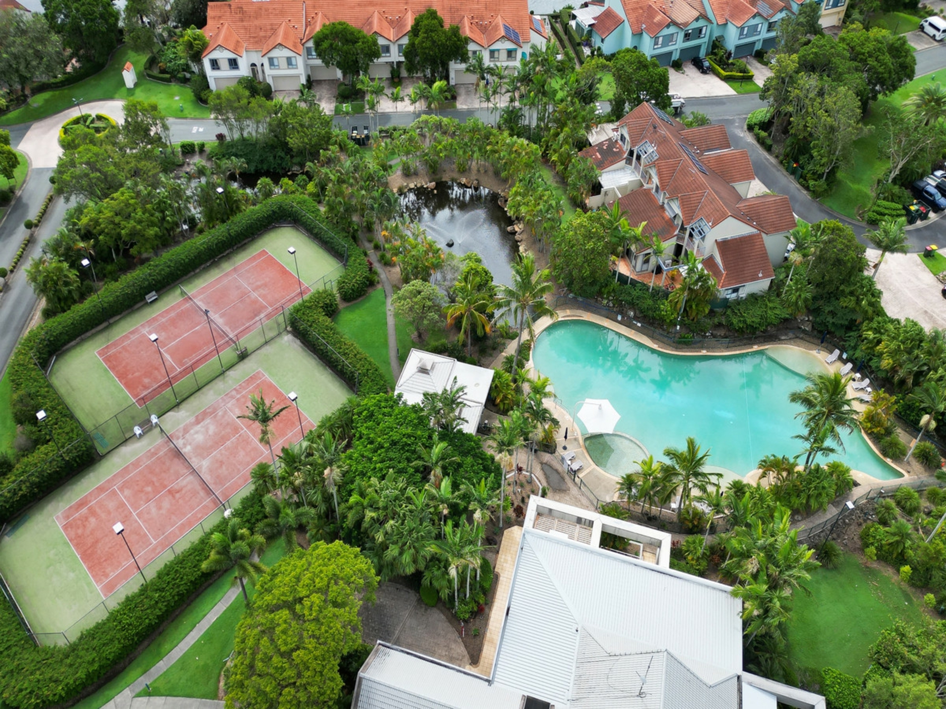 125/125 Santa Cruz Boulevard, CLEAR ISLAND WATERS