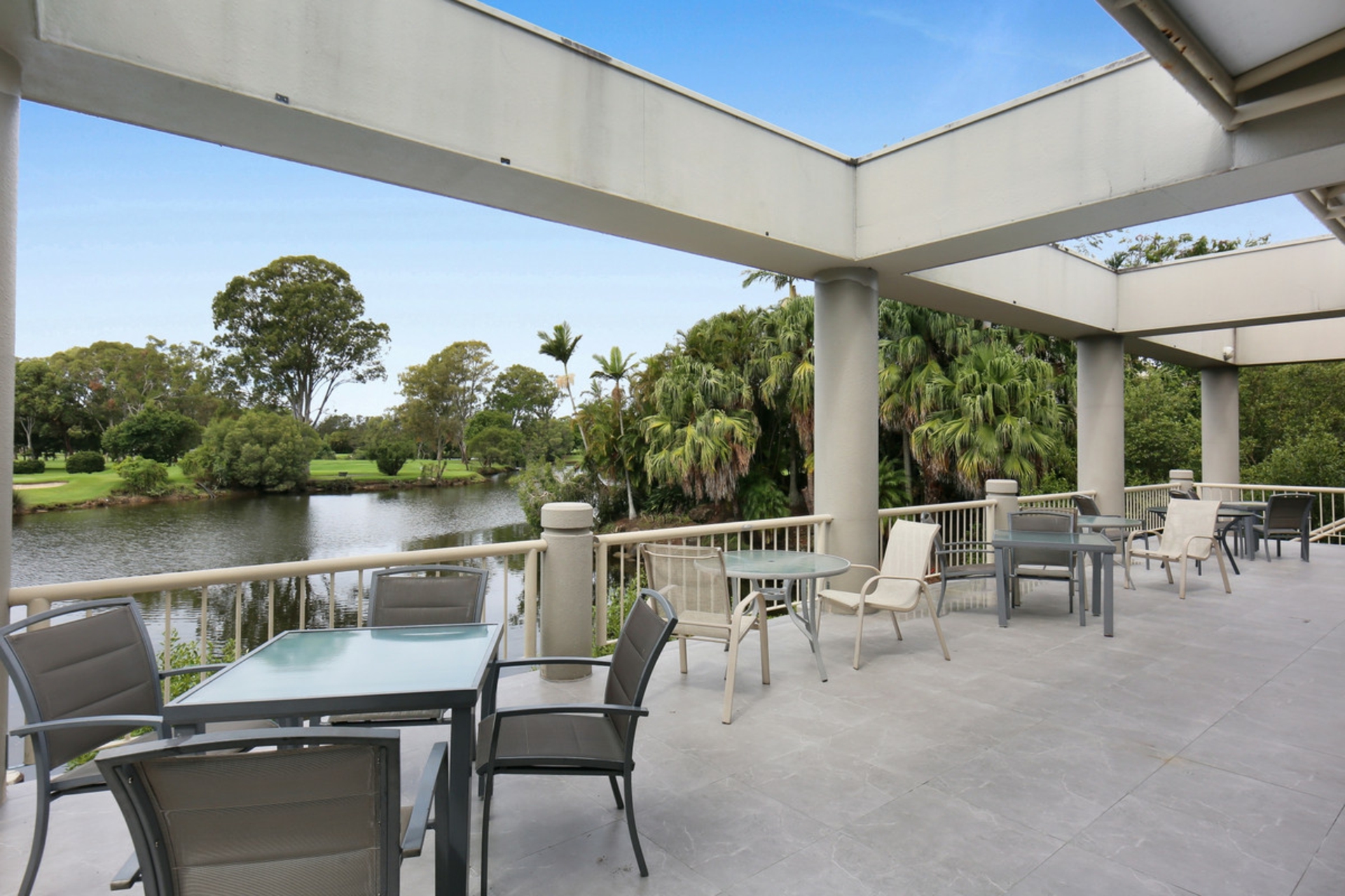 125/125 Santa Cruz Boulevard, CLEAR ISLAND WATERS