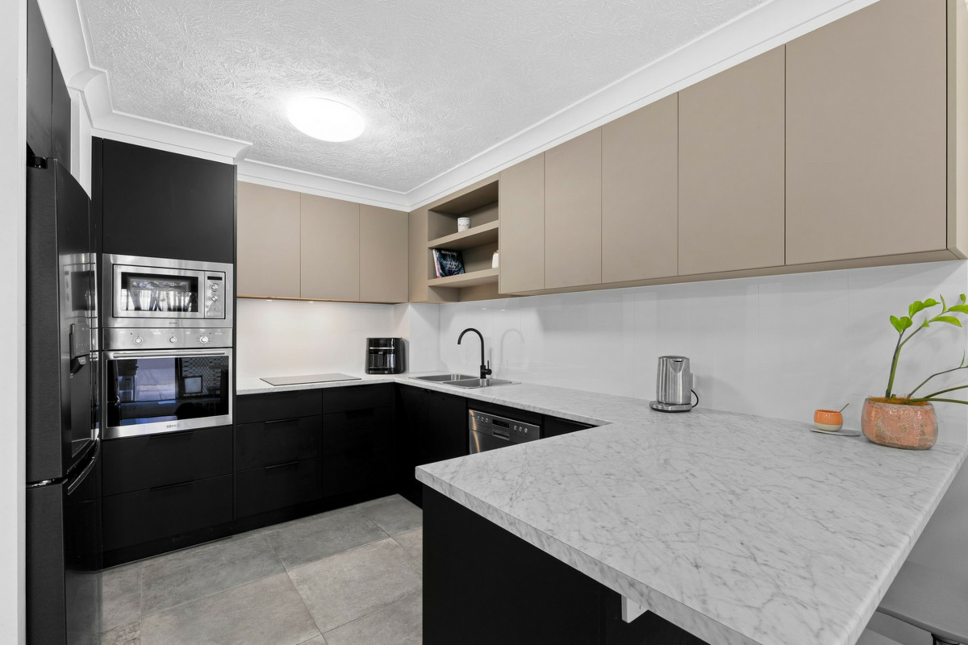 2/15-17 Lloyd Street, SOUTHPORT