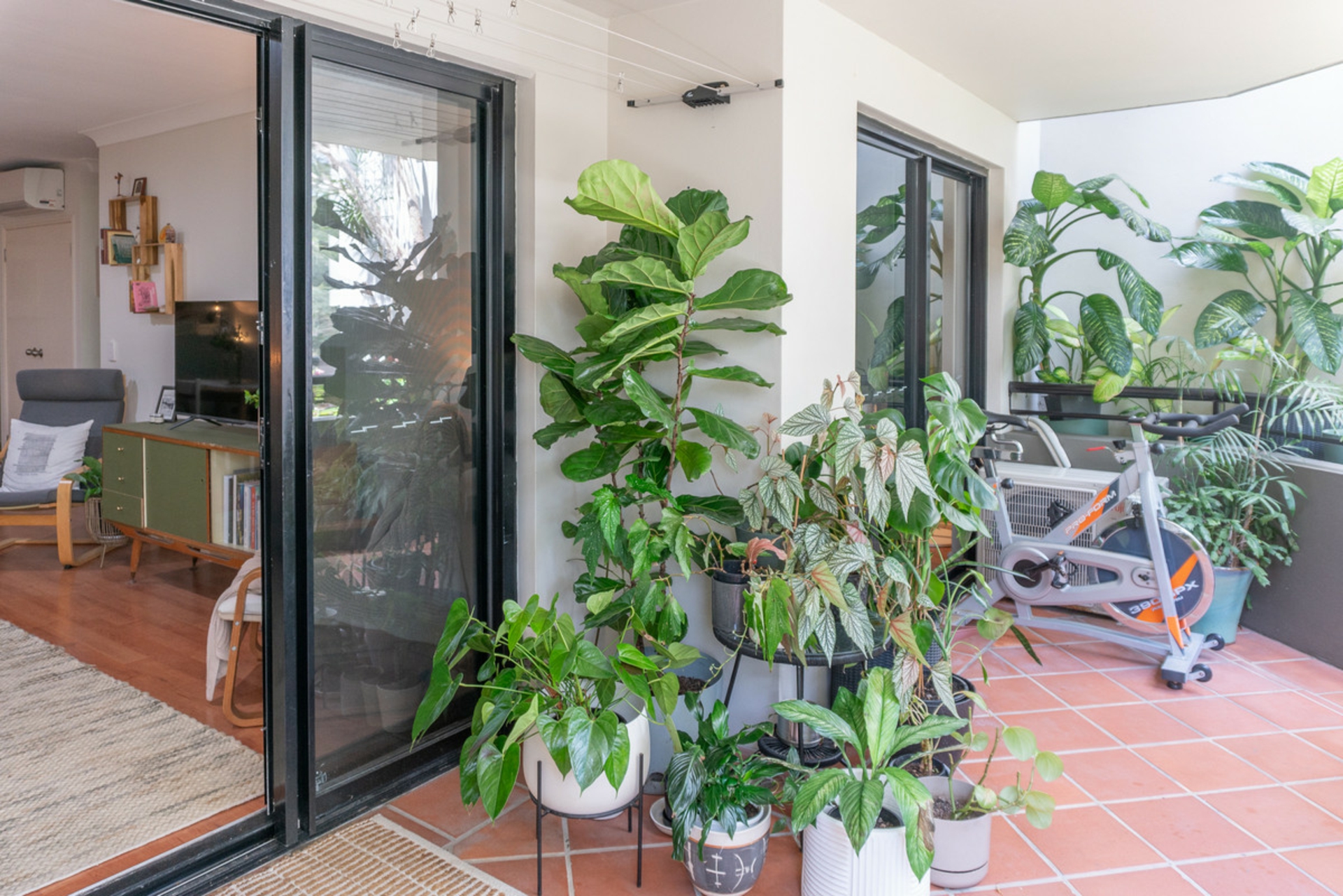 E8/1 Great Hall Drive, MIAMI