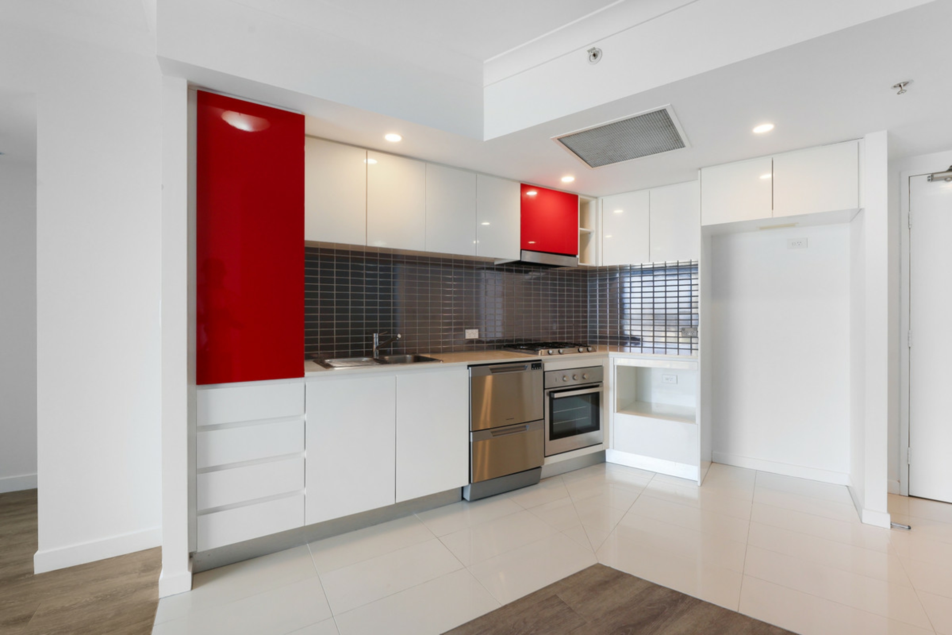 21705/5 Lawson Street — photo 5 of 30