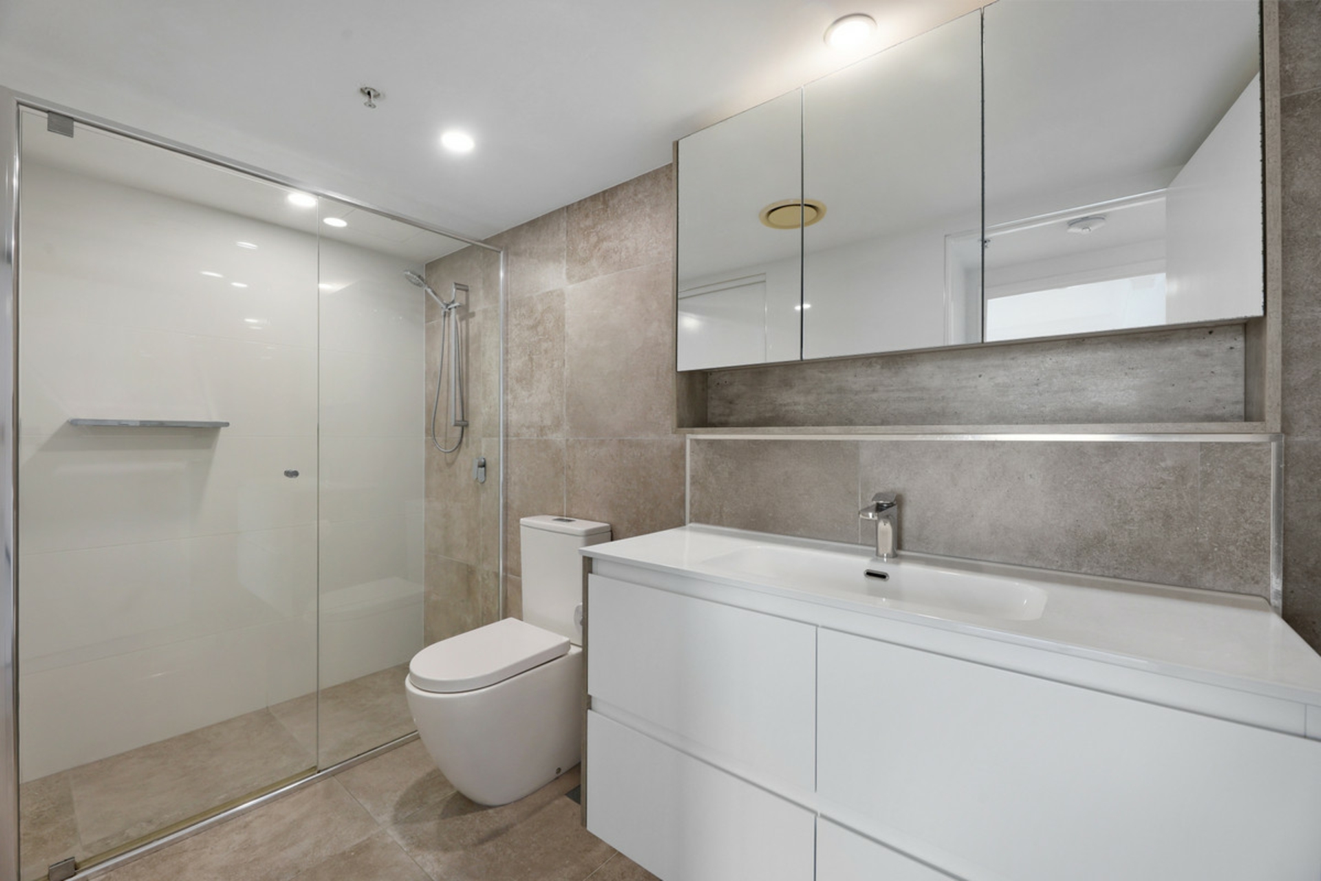 21705/5 Lawson Street — photo 11 of 30