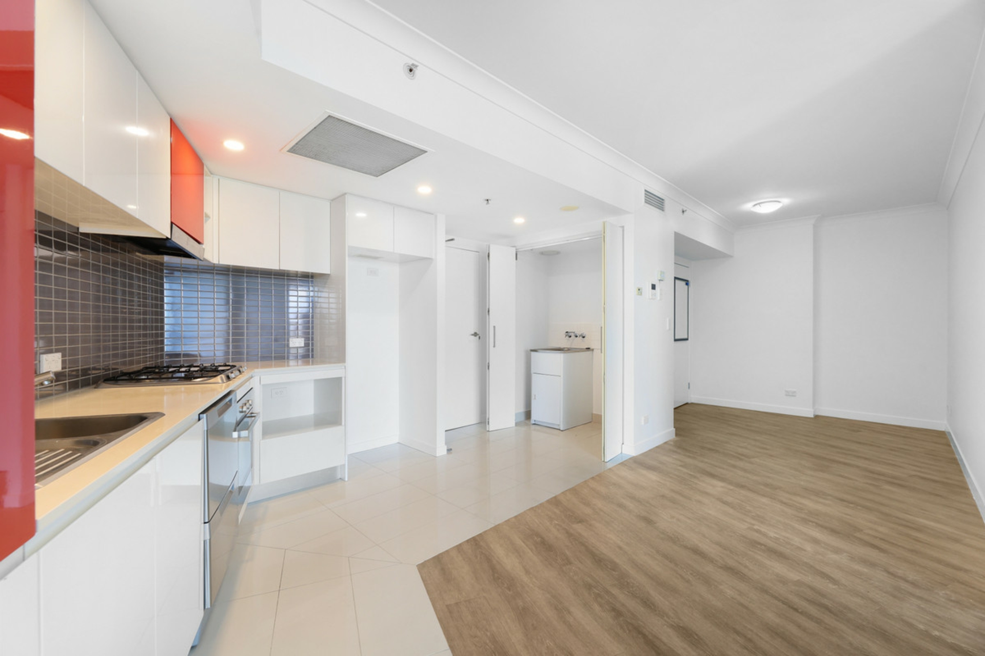 21705/5 Lawson Street — photo 12 of 30