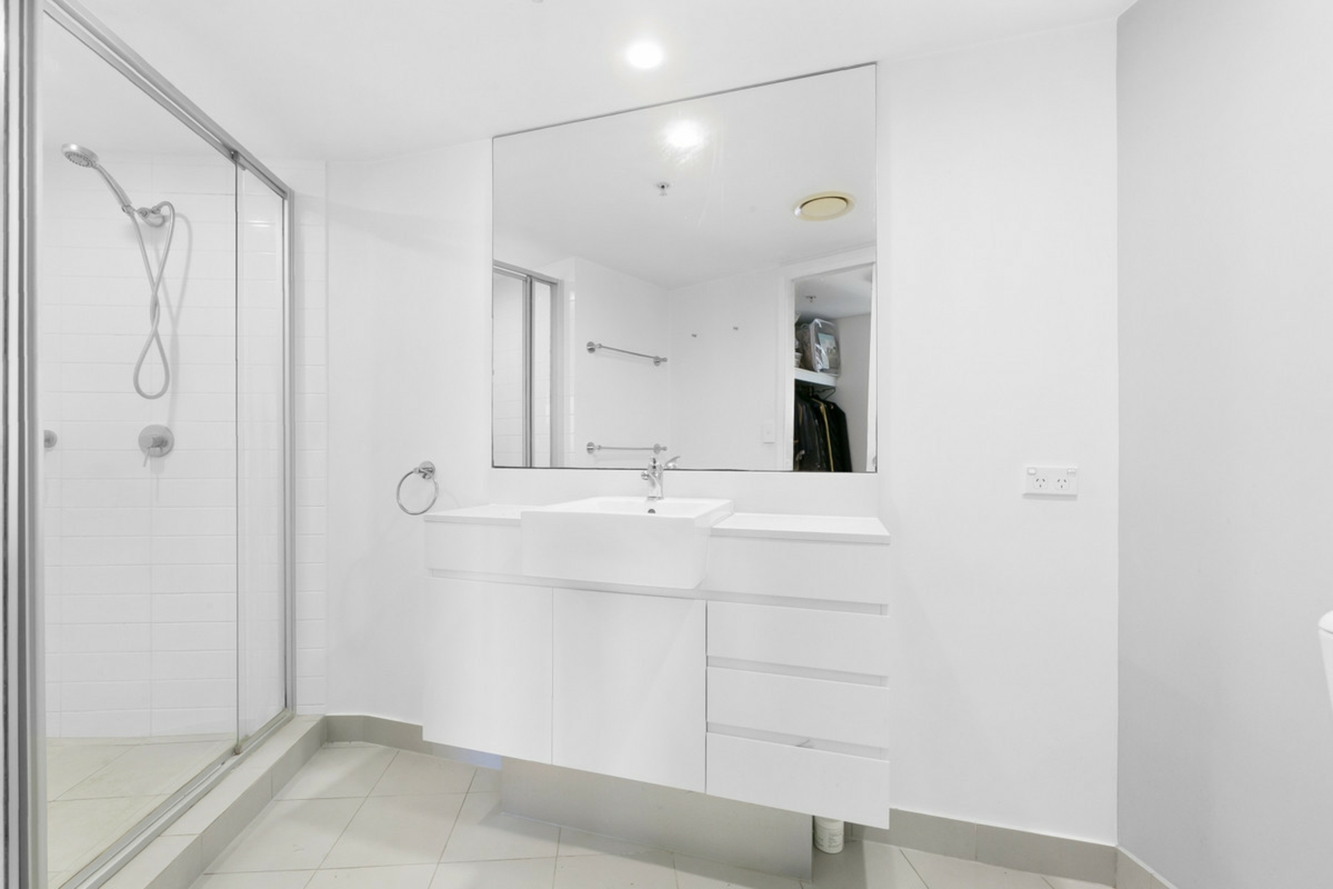 22407/5 Lawson Street — photo 8 of 28