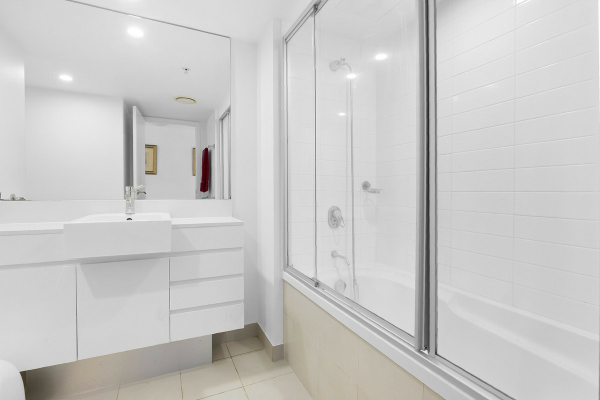22407/5 Lawson Street — photo 10 of 28