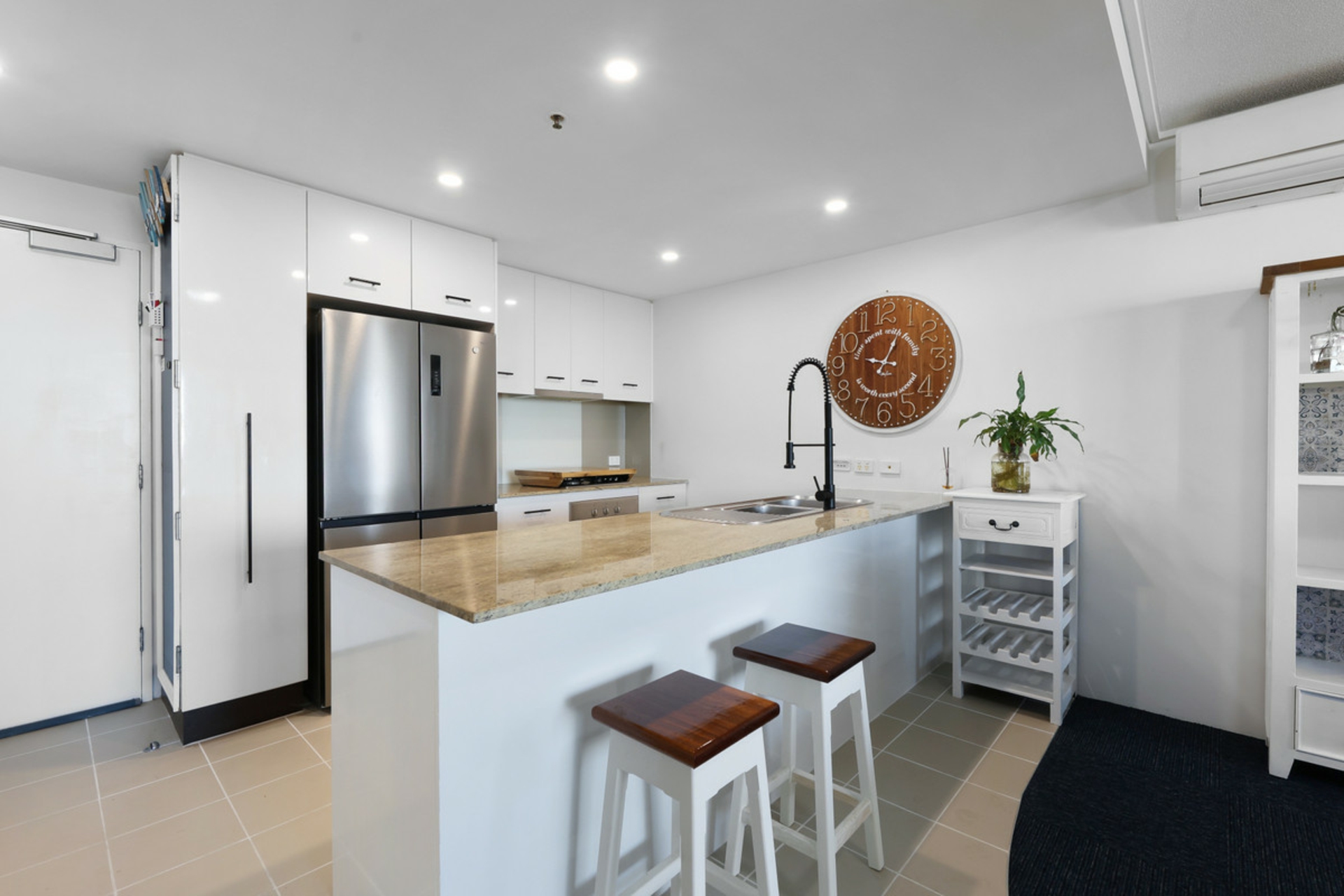 216/105 Scarborough Street — photo 5 of 24