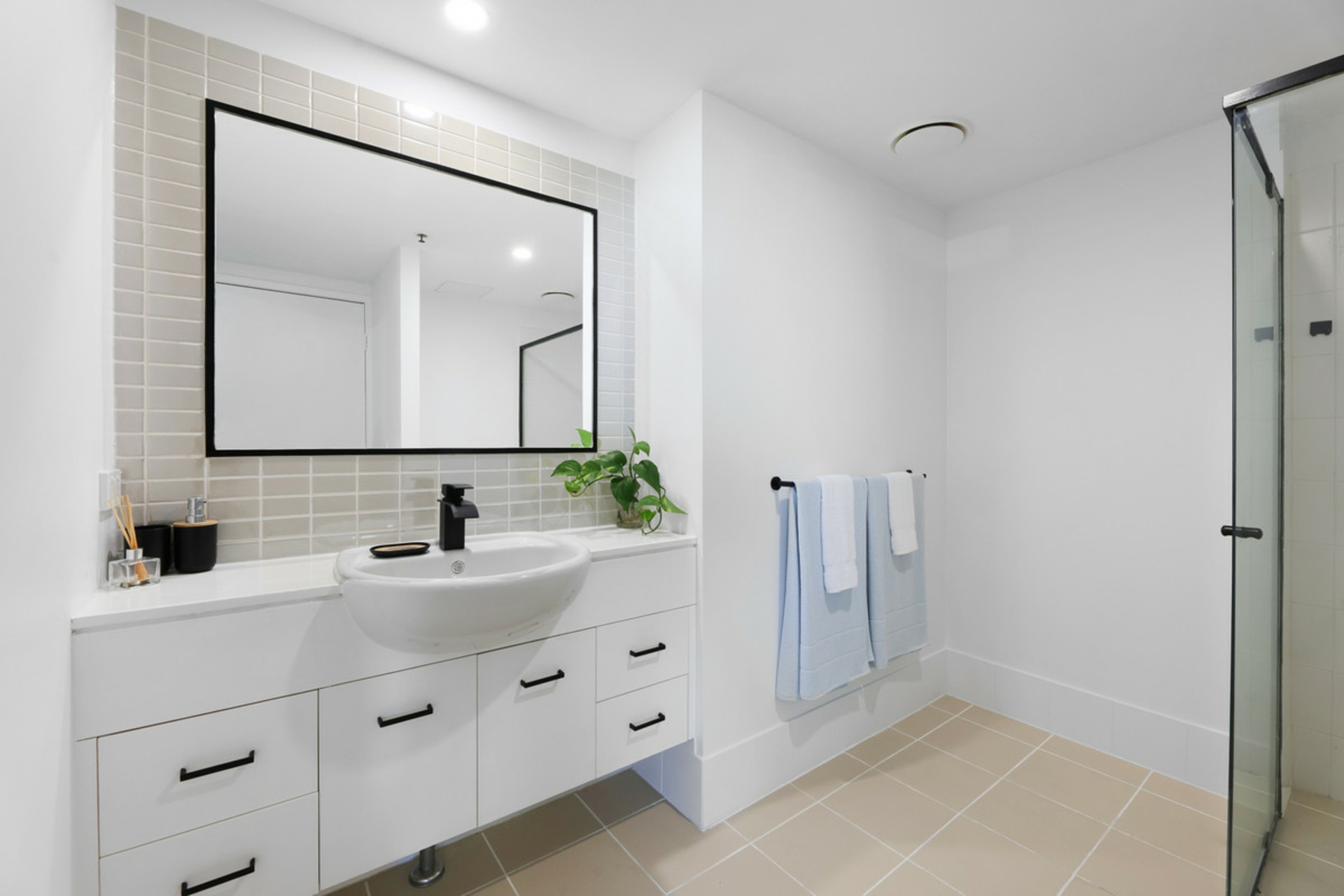 216/105 Scarborough Street — photo 11 of 24