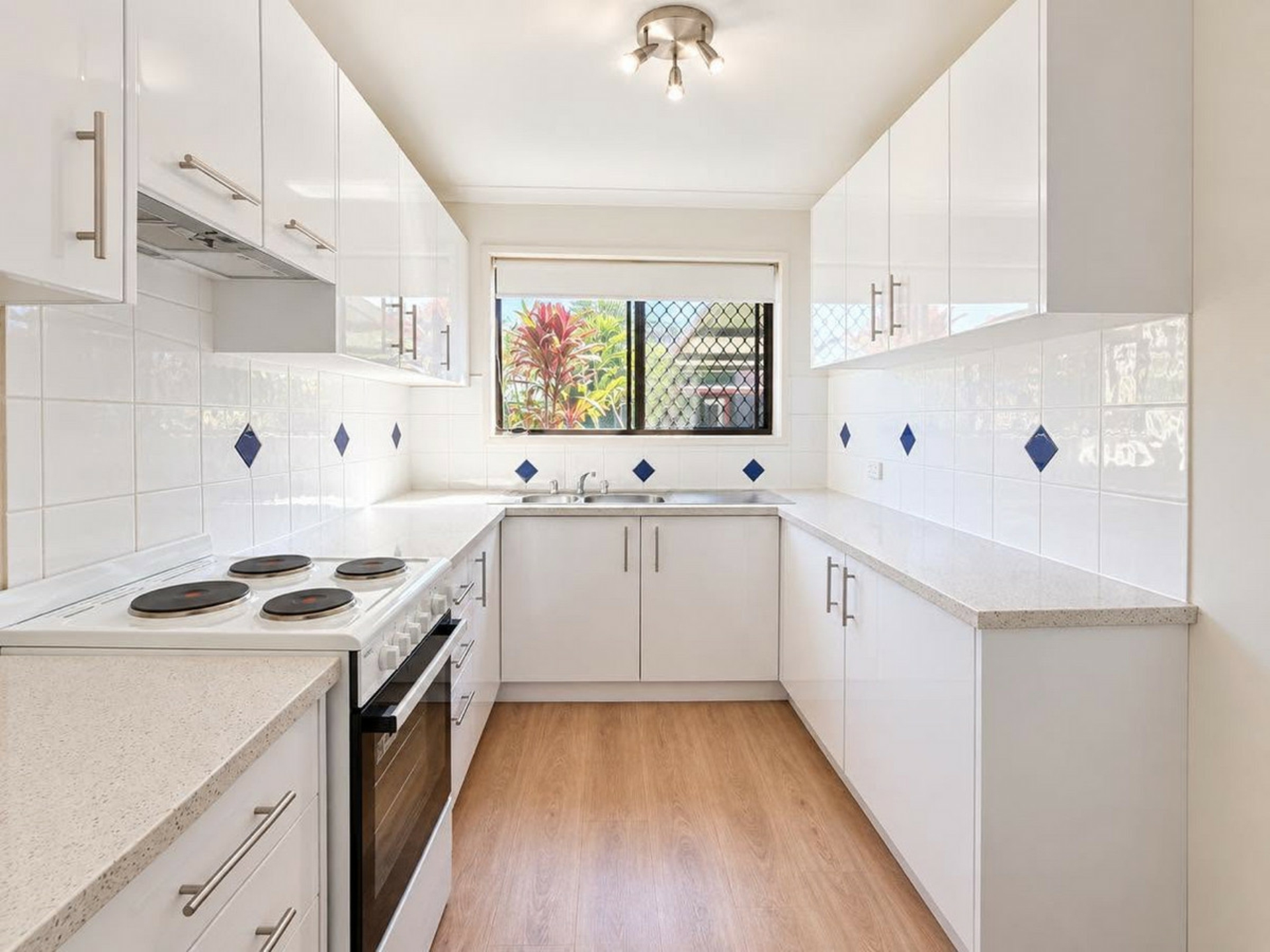 13/93 Logan Street — photo from LJ Hooker Southport