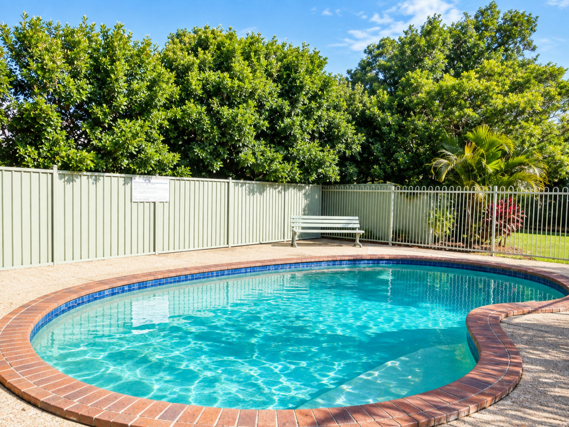 13/93 Logan Street — photo 8 of 8