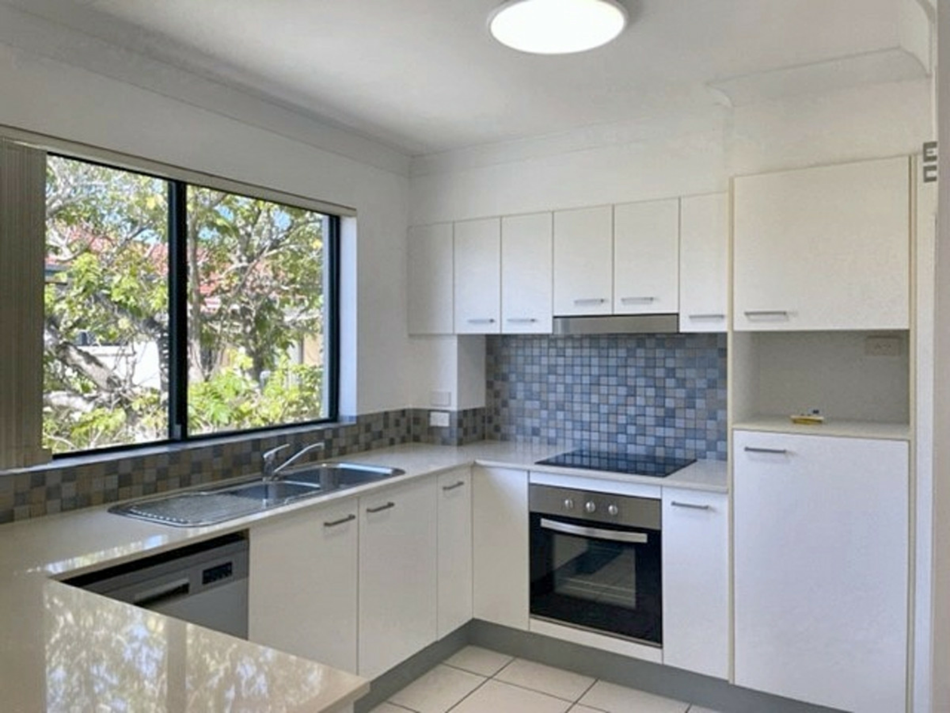 11/15-17 Lloyd Street — photo from LJ Hooker Southport