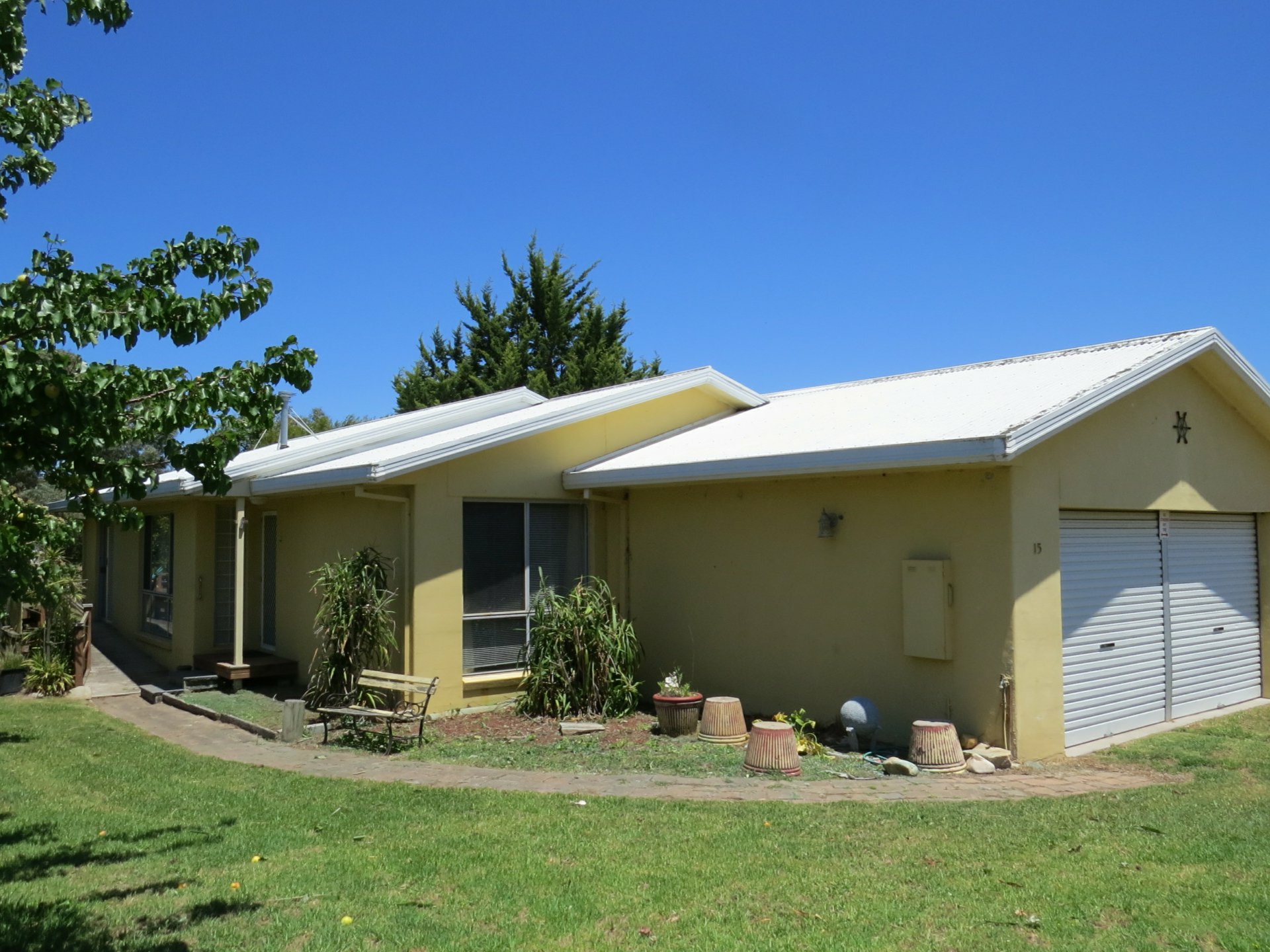 15 Harnham Drive Bairnsdale VIC
