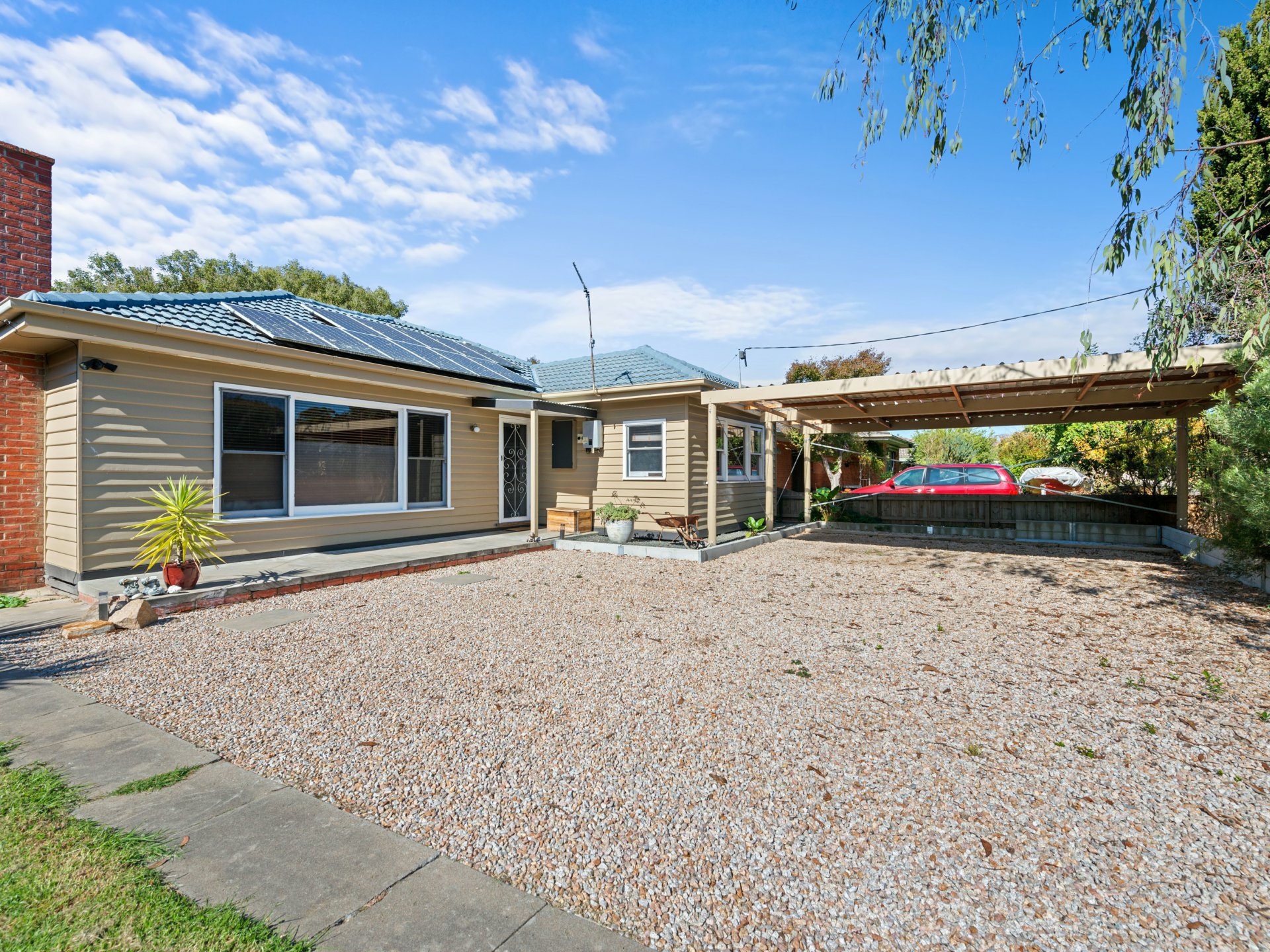 10 Dean Street, BAIRNSDALE
