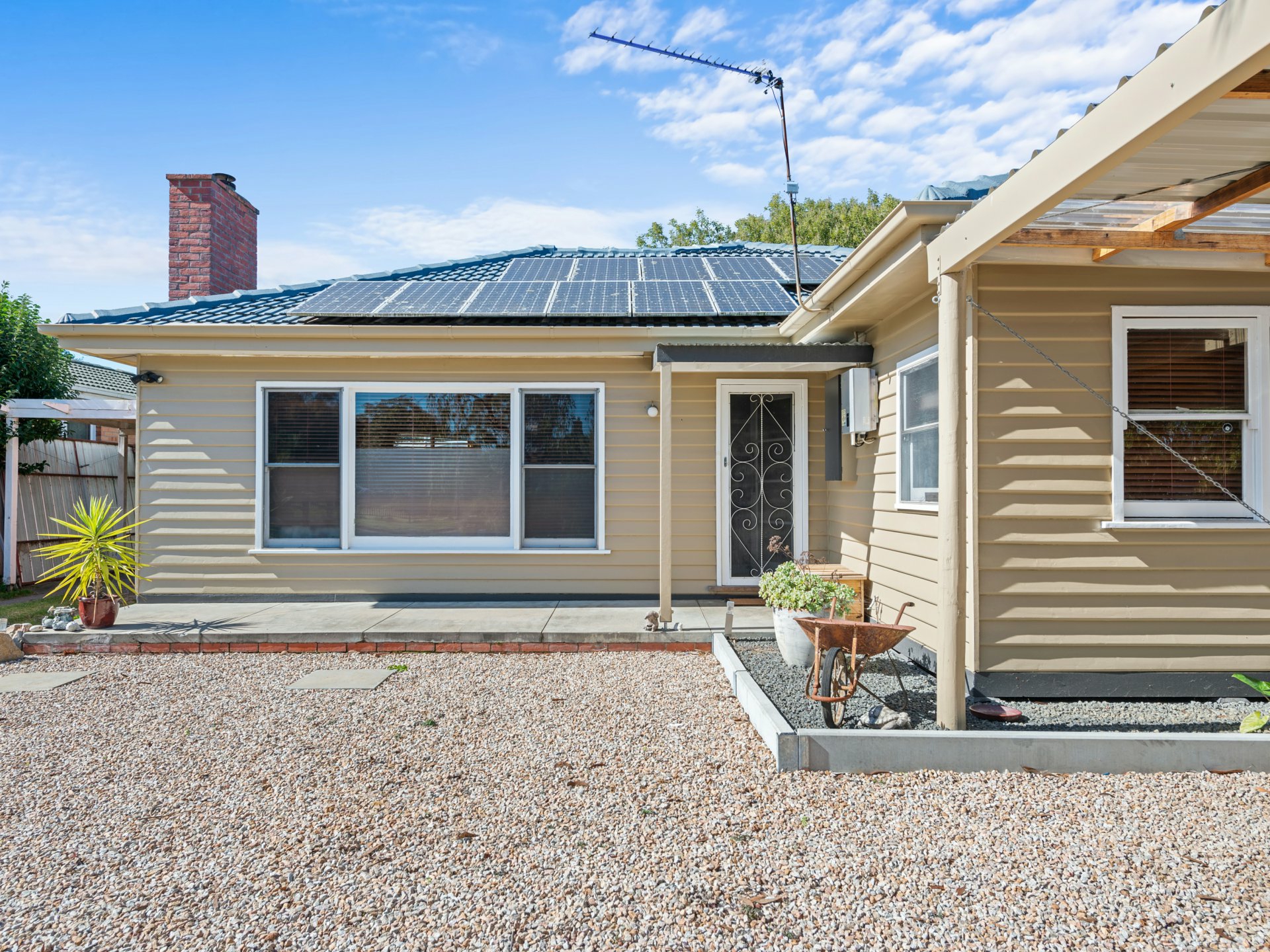 10 Dean Street, BAIRNSDALE