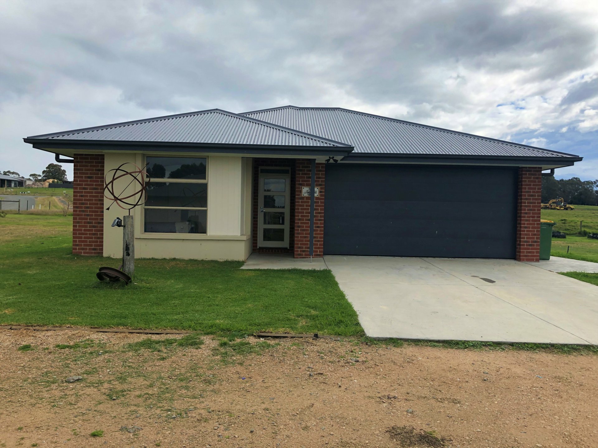 9 Hawkins Crescent, LINDENOW SOUTH