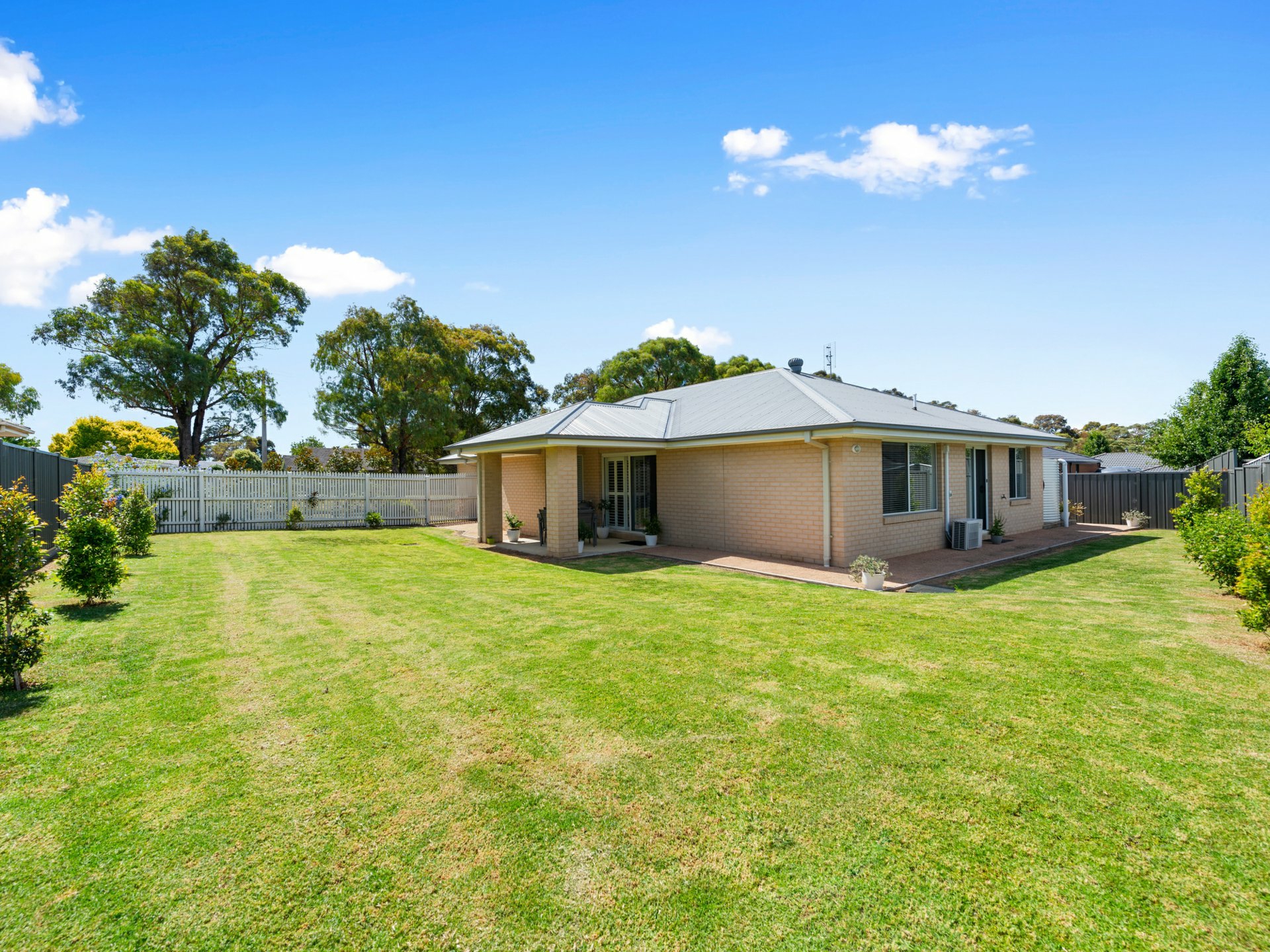 8 Calvert Street Bairnsdale VIC House for Sale LJ Hooker