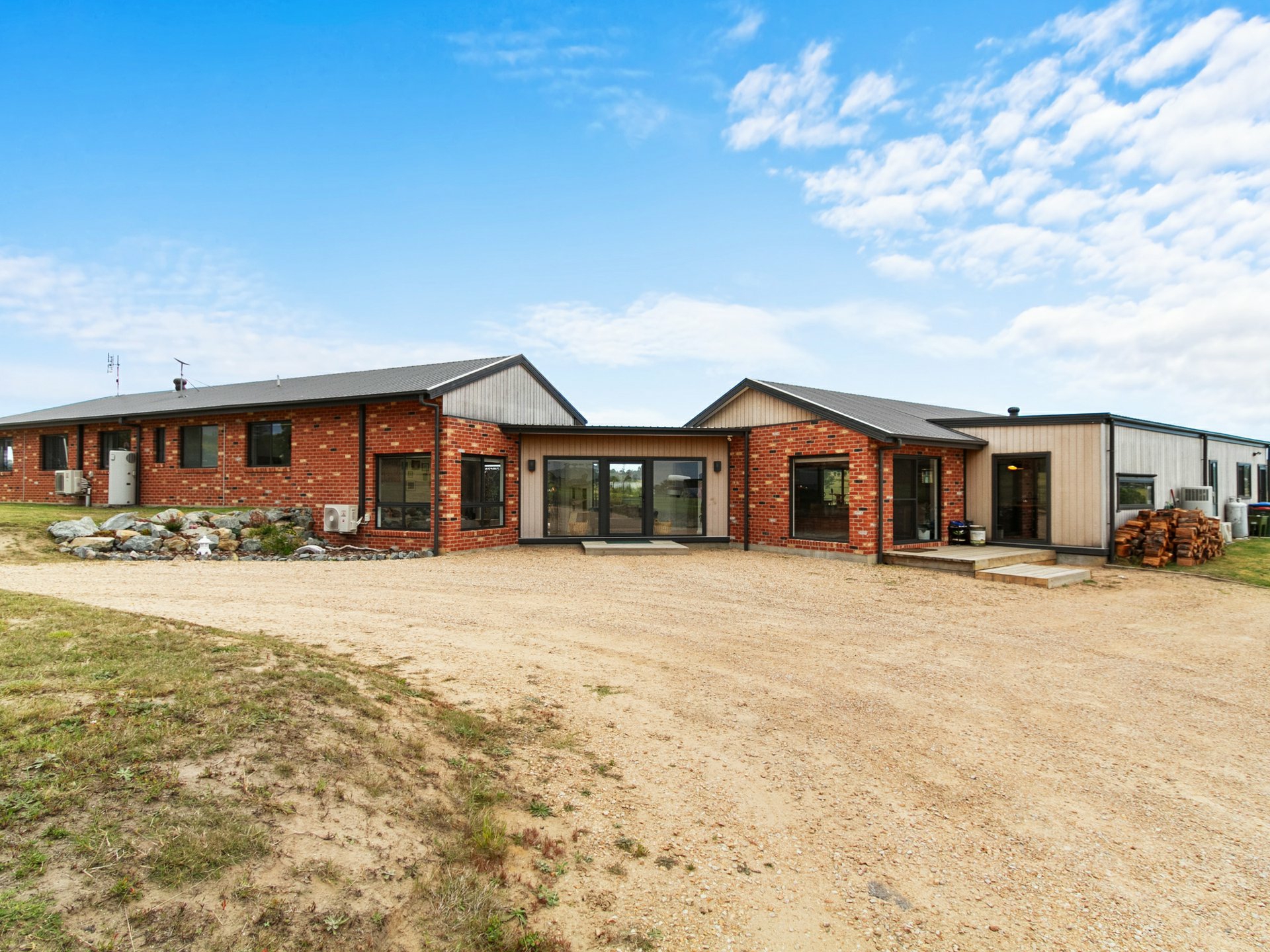 91 Kingsley Drive, WY YUNG