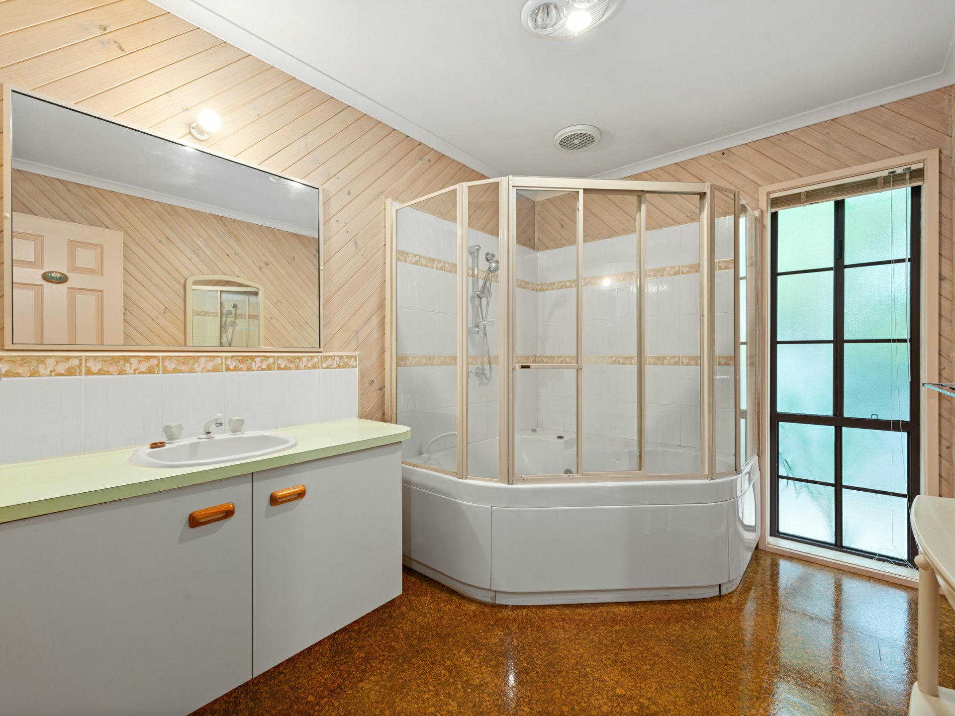 12 Ewing Court, LAKES ENTRANCE