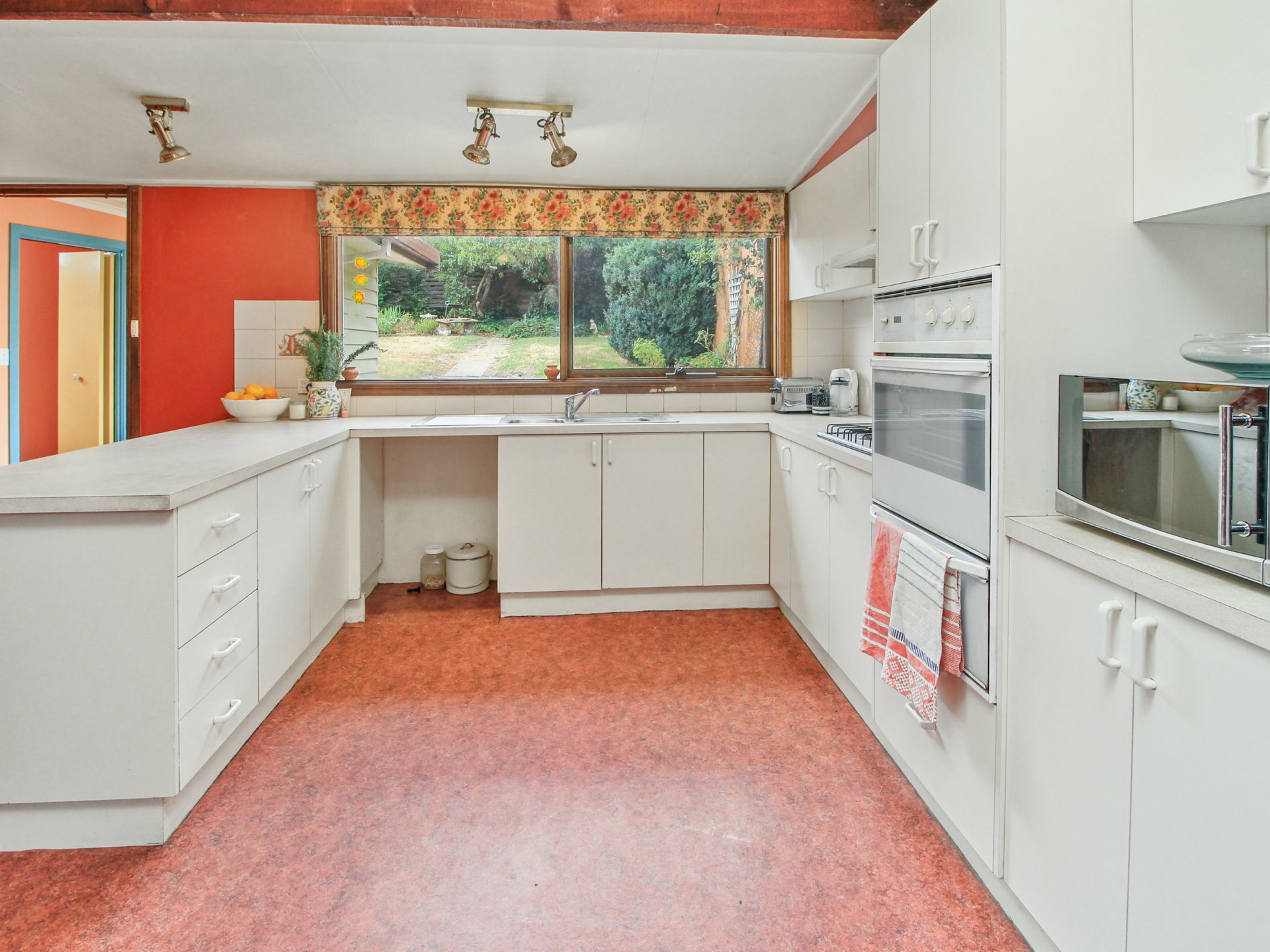 143 Day Avenue, OMEO