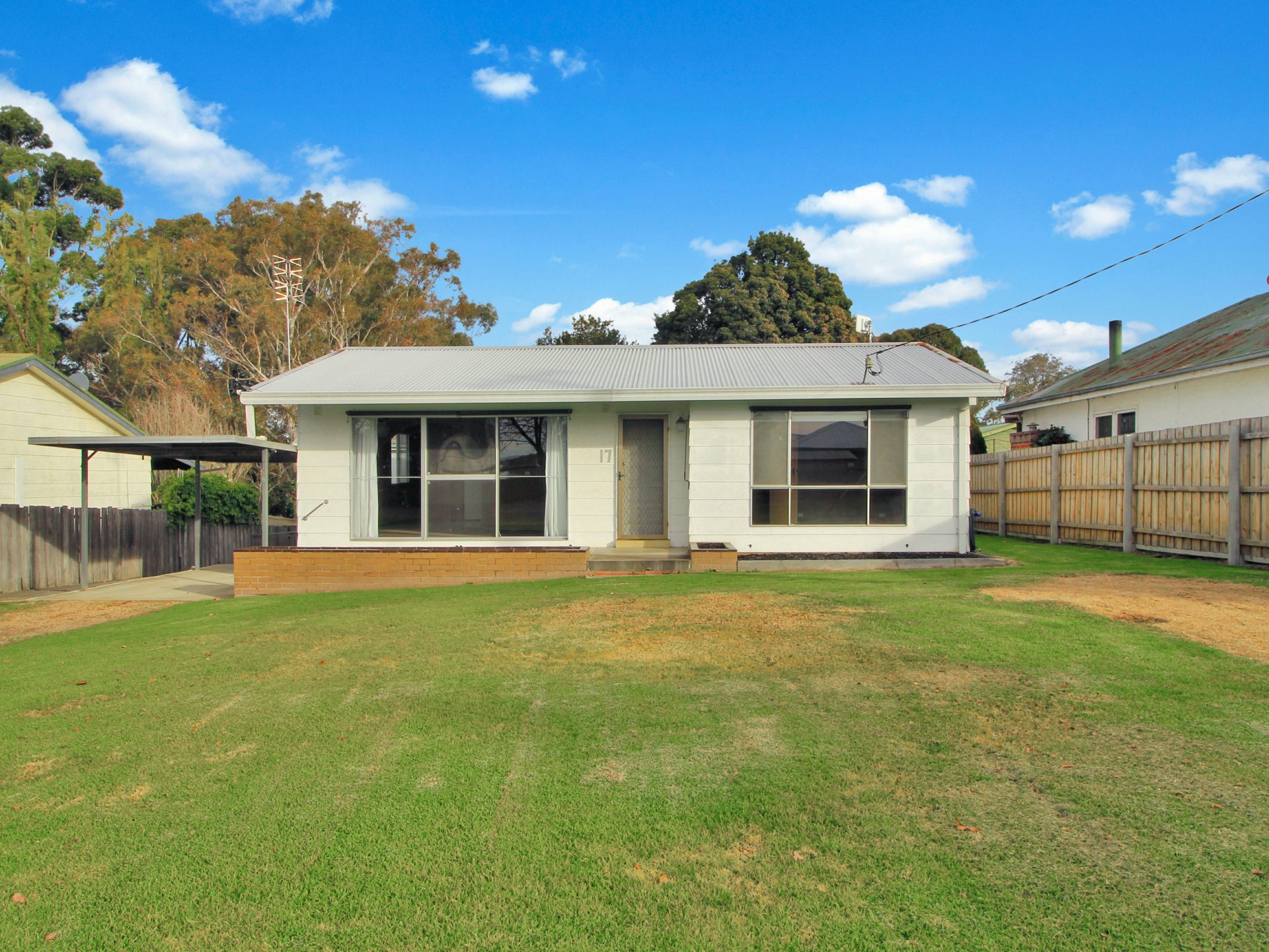 17 Scott Street — photo from LJ Hooker Bairnsdale