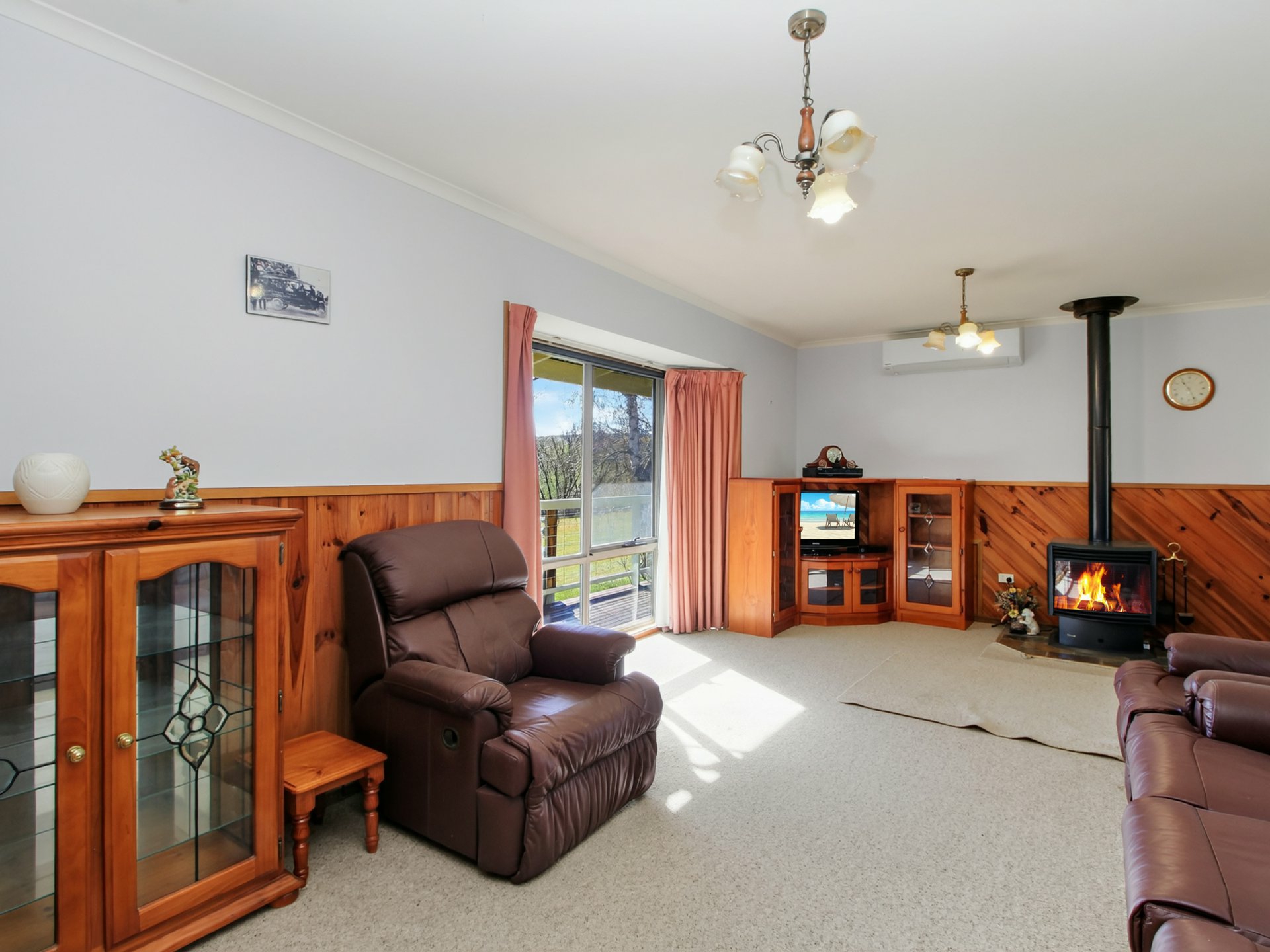 9345 Great Alpine Road — photo 3 of 16