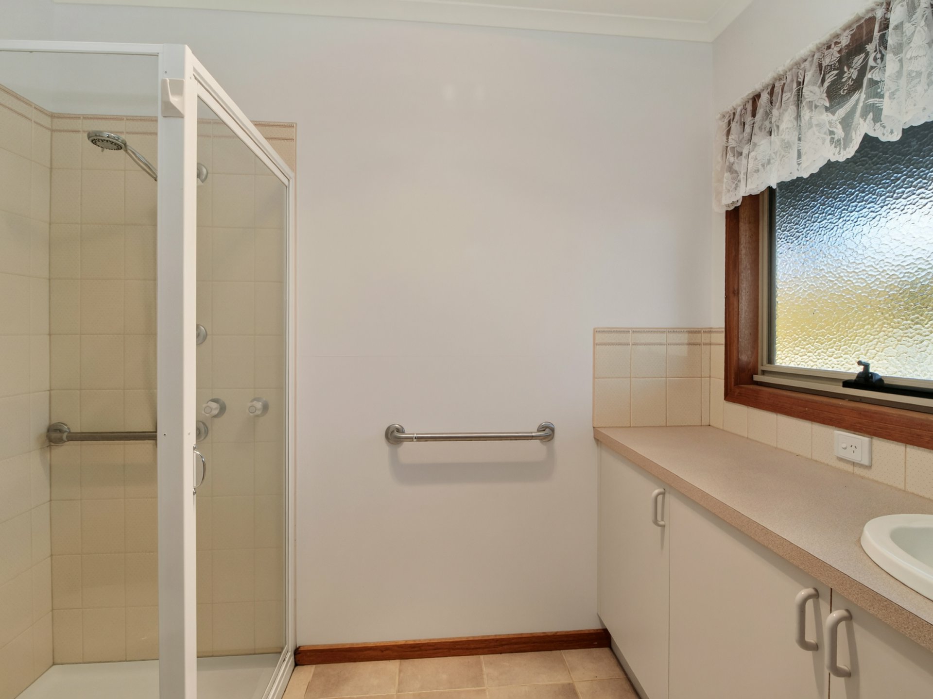 9345 Great Alpine Road — photo 8 of 16