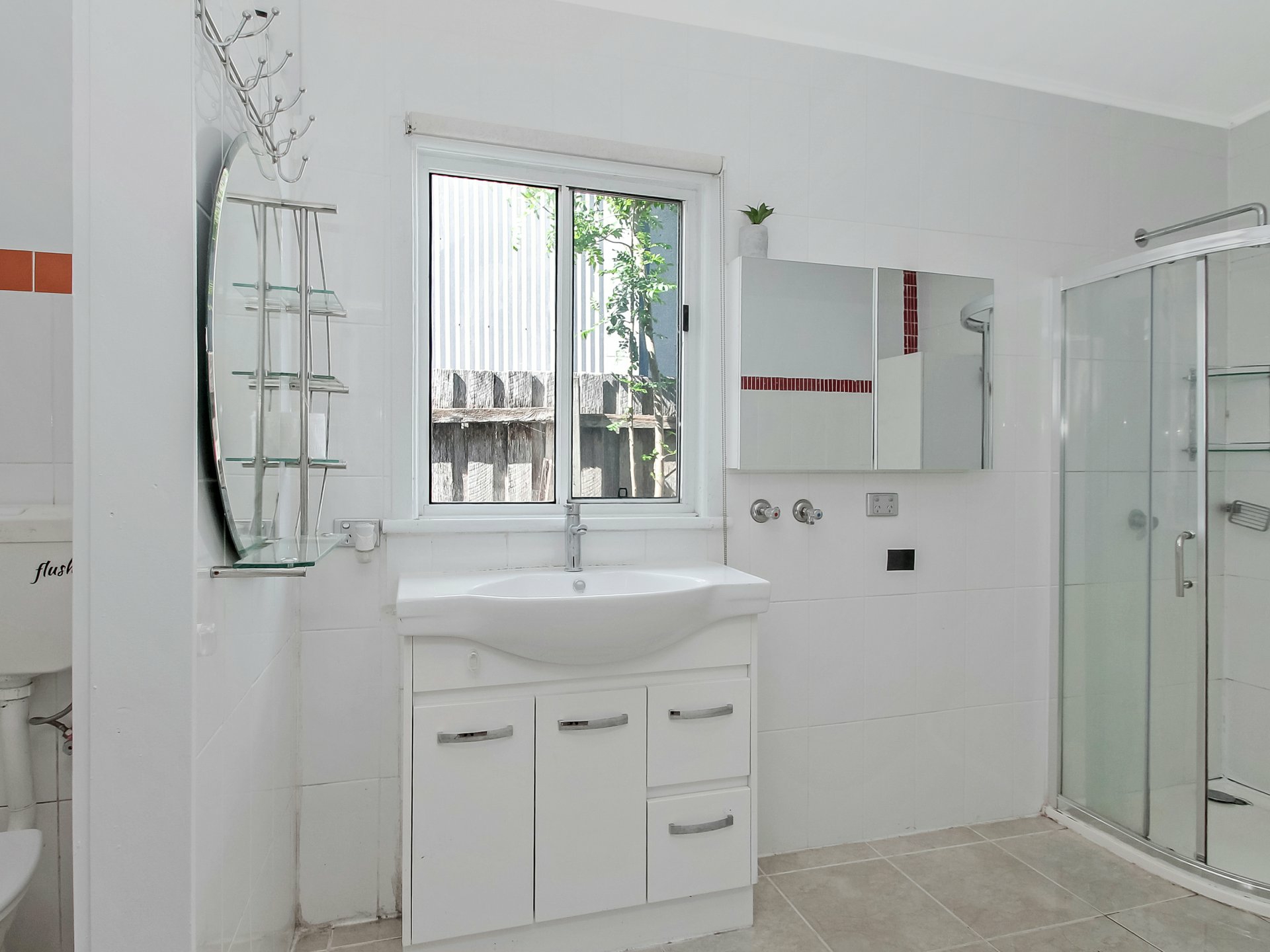 202 Macleod Street — photo 9 of 19