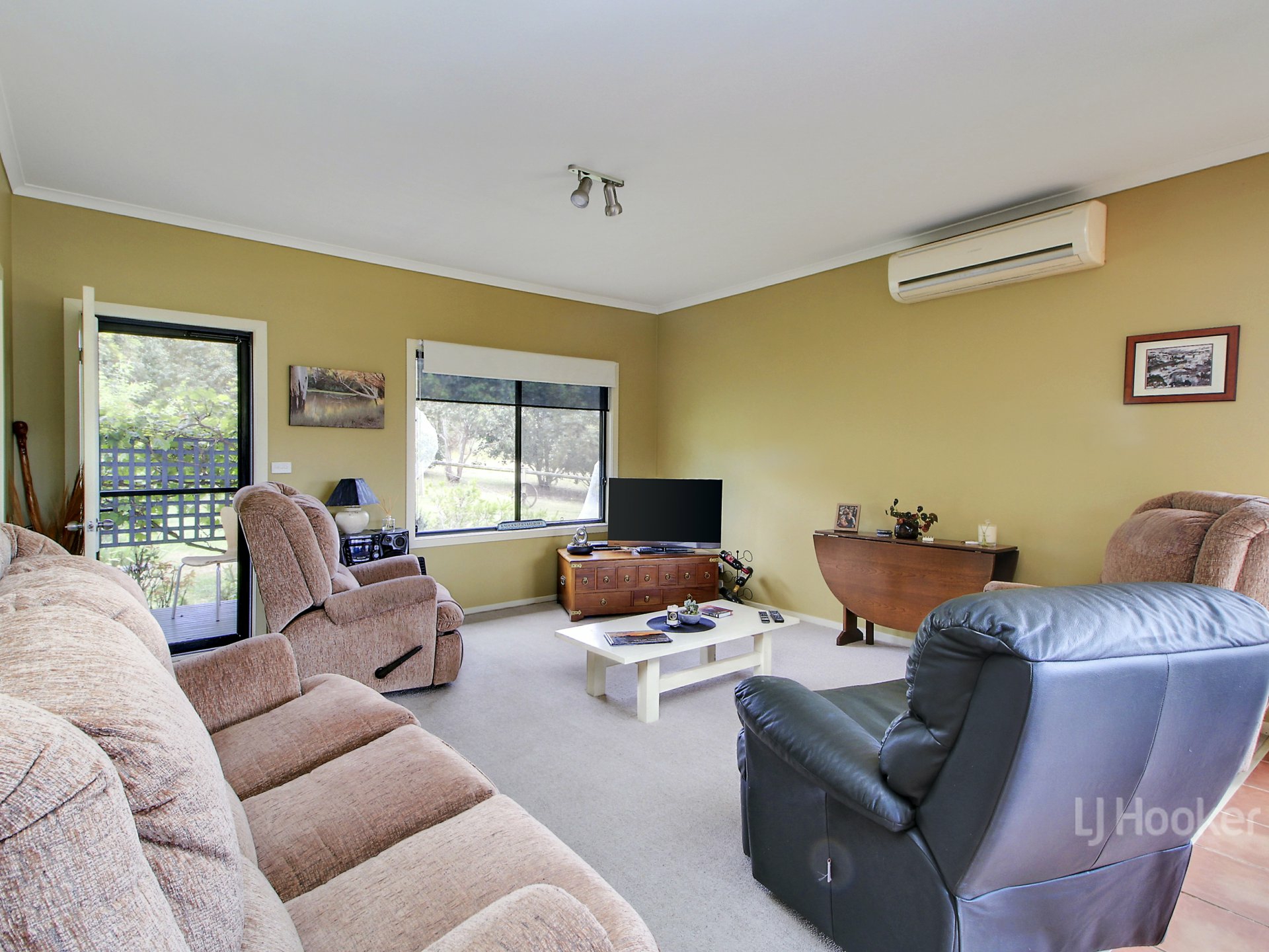 312 Omeo Valley Road — photo 8 of 24