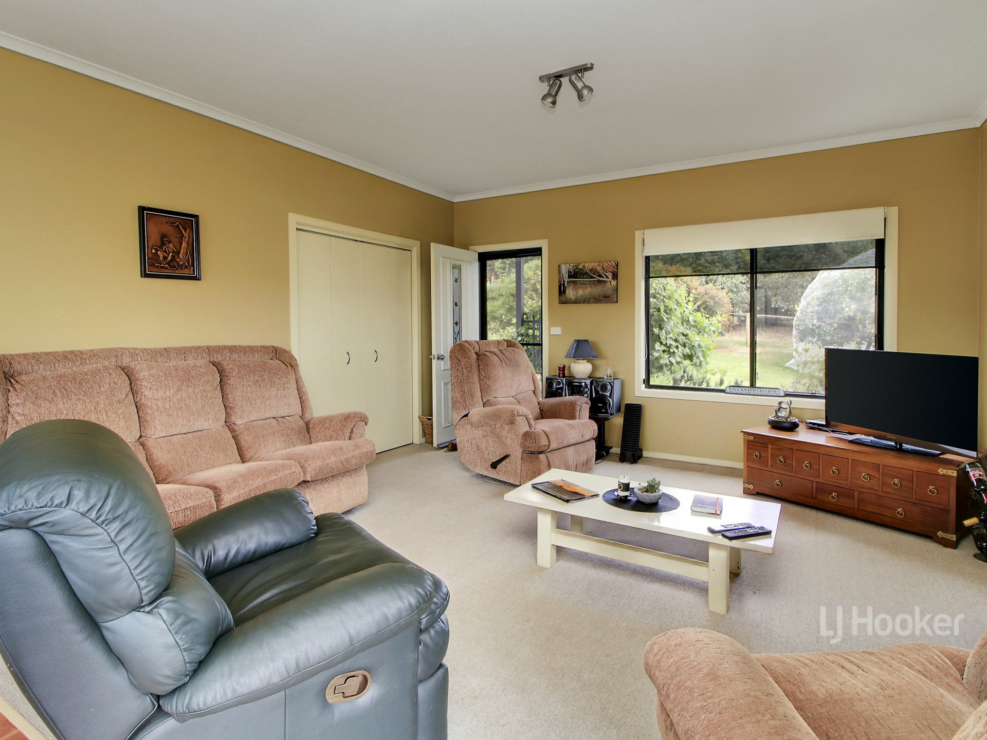 312 Omeo Valley Road — photo 9 of 24