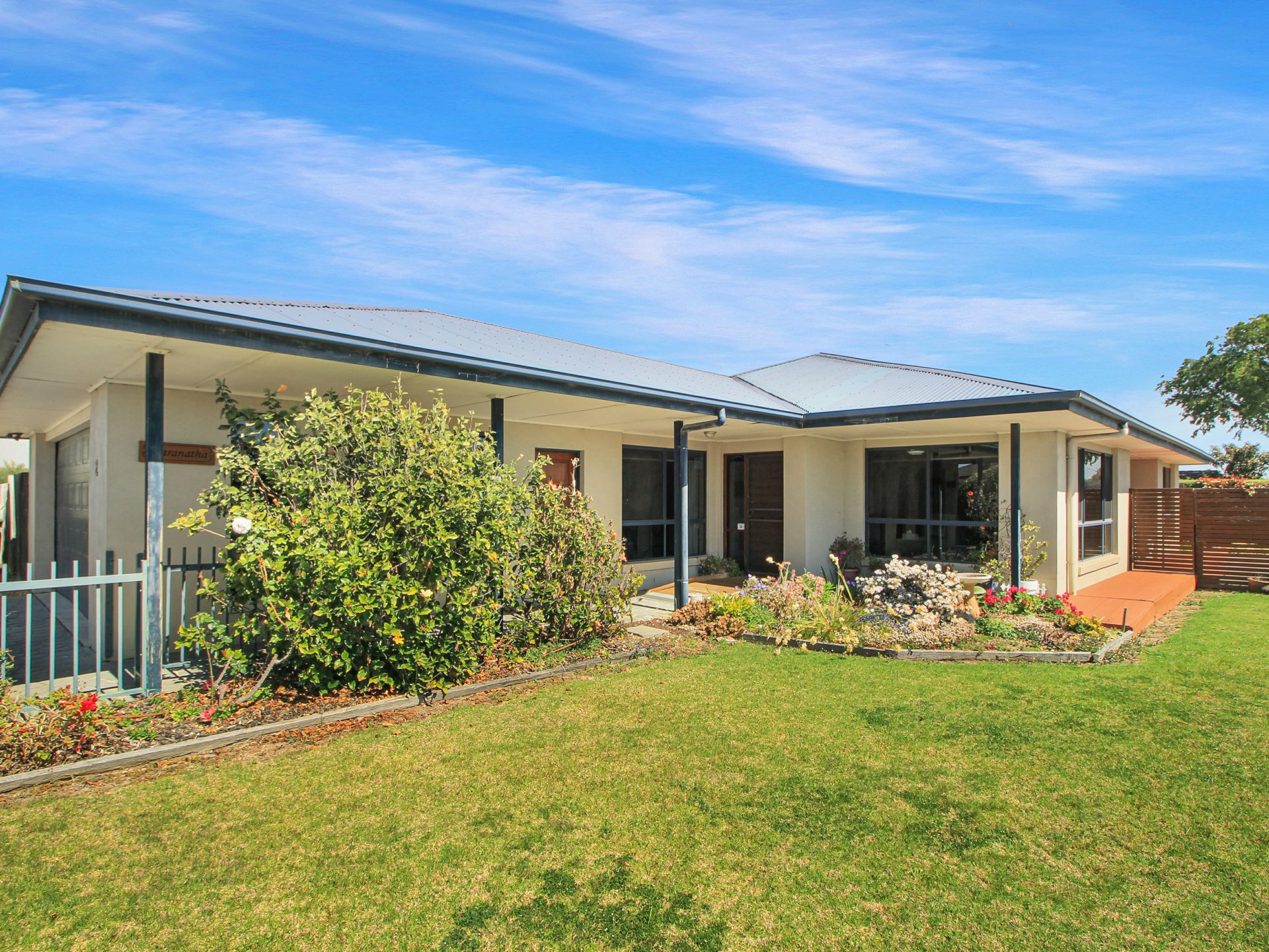 2 Deakin Avenue — photo from LJ Hooker Bairnsdale