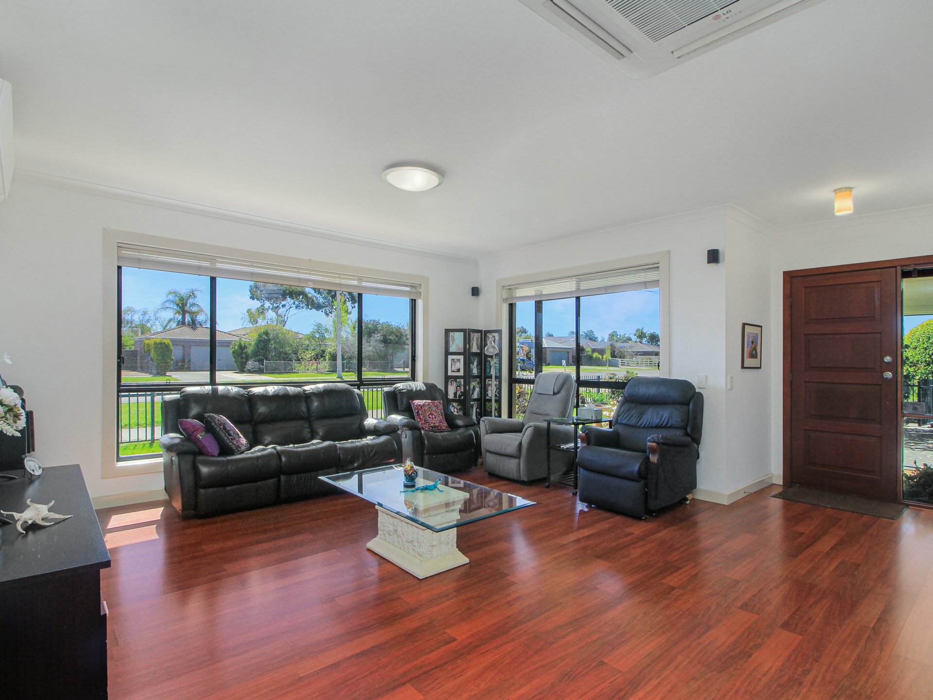 2 Deakin Avenue — photo 3 of 26