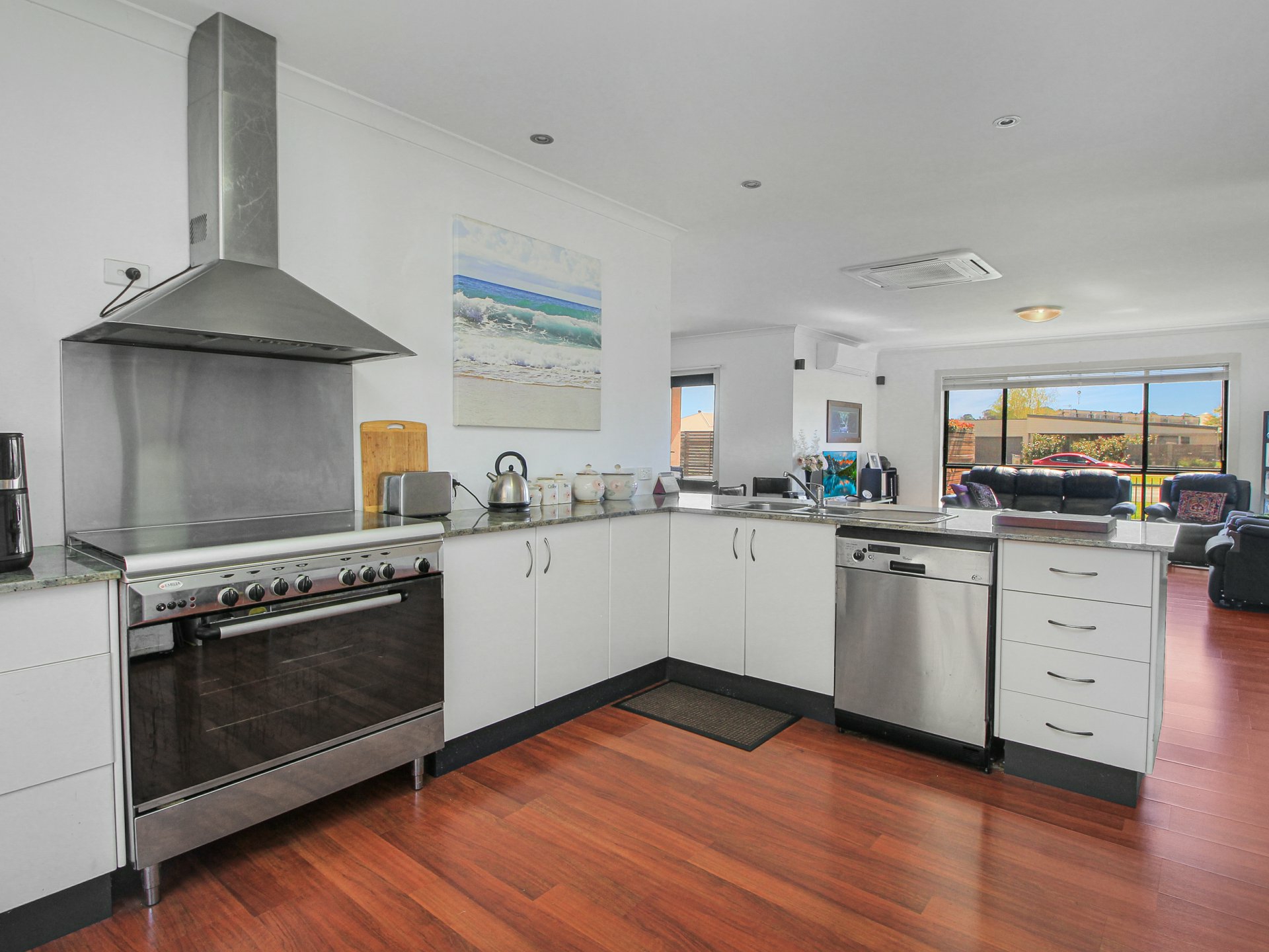 2 Deakin Avenue — photo 7 of 26