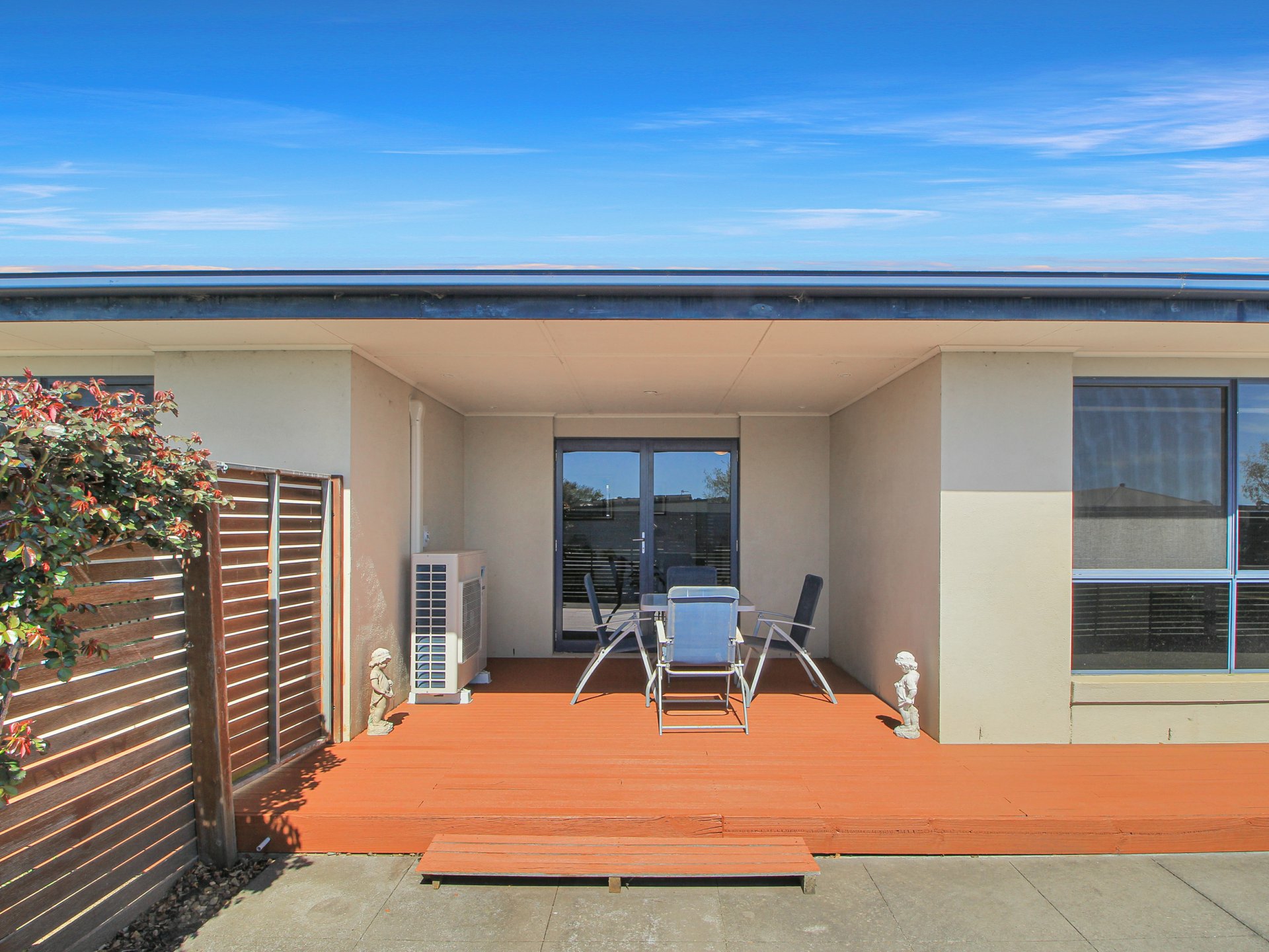 2 Deakin Avenue — photo 18 of 26