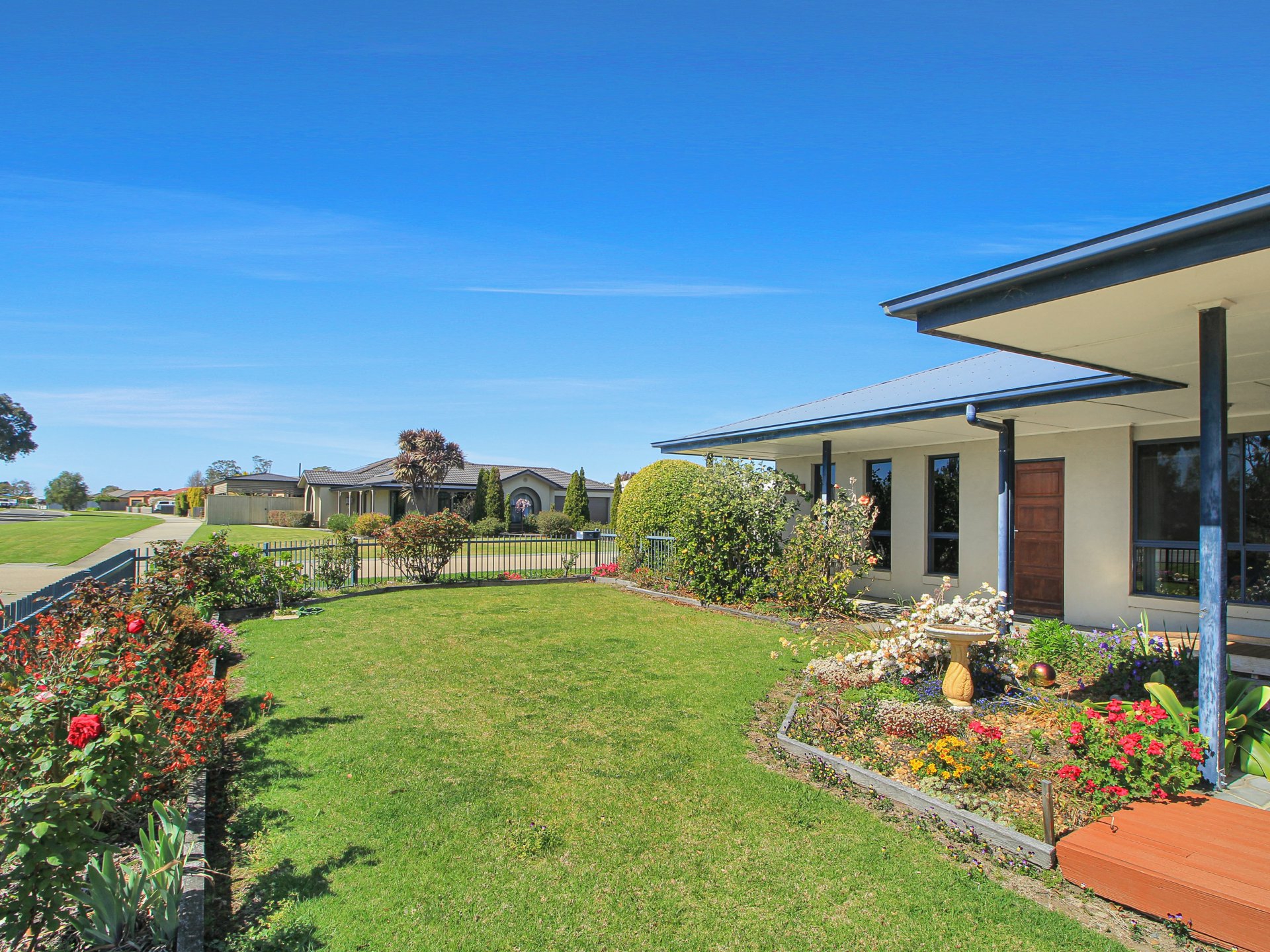 2 Deakin Avenue — photo 19 of 26