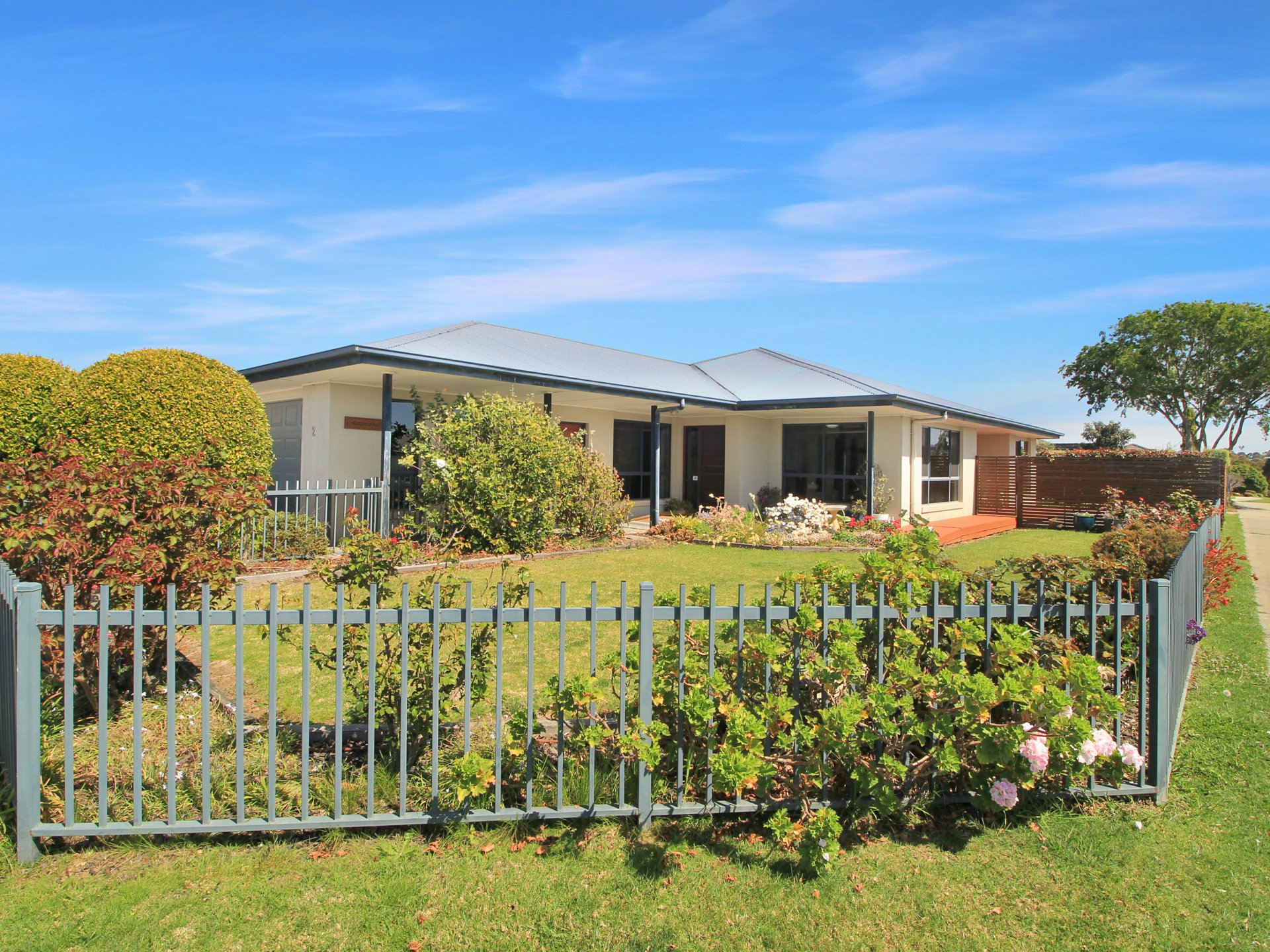 2 Deakin Avenue — photo 20 of 26
