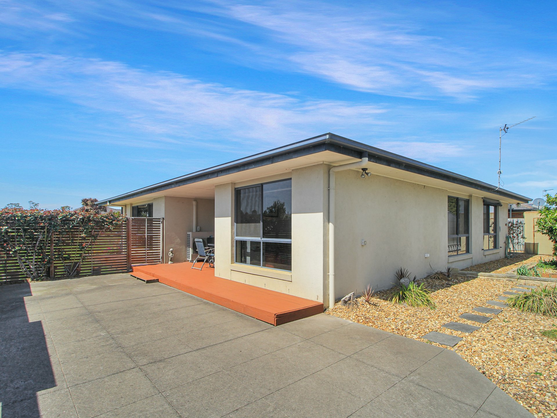 2 Deakin Avenue — photo 24 of 26