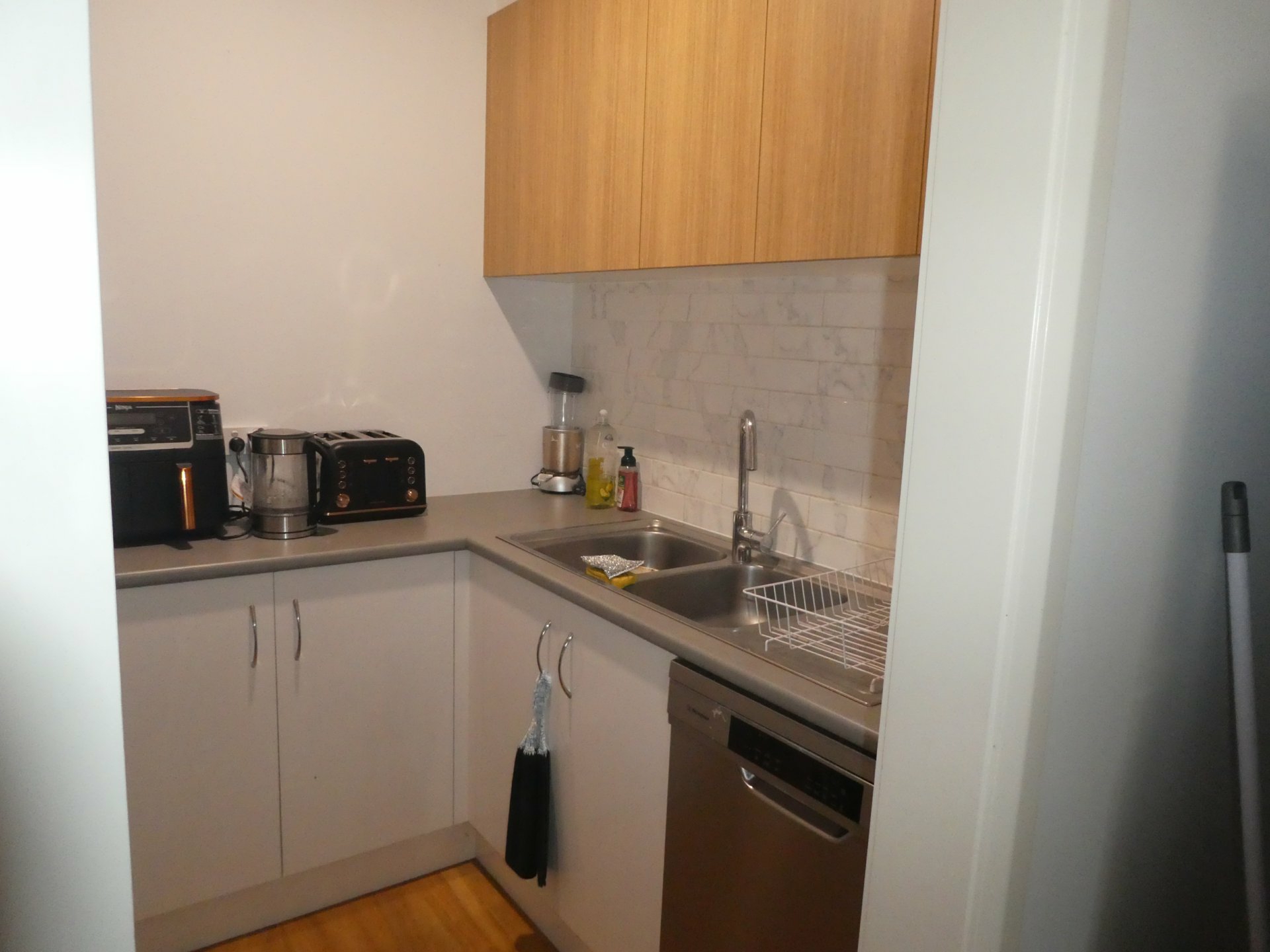 52 Parkside Drive — photo 4 of 8