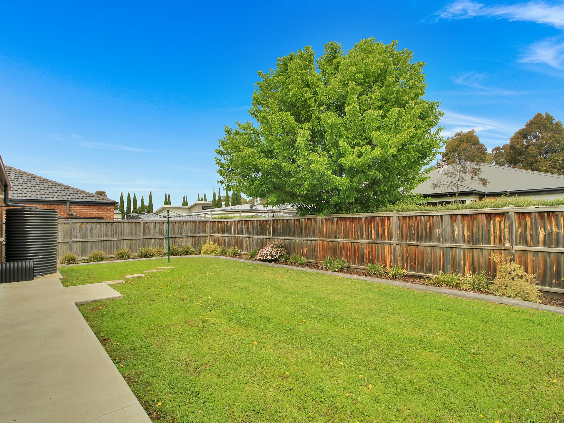 19 Whipbird Street — photo 2 of 17