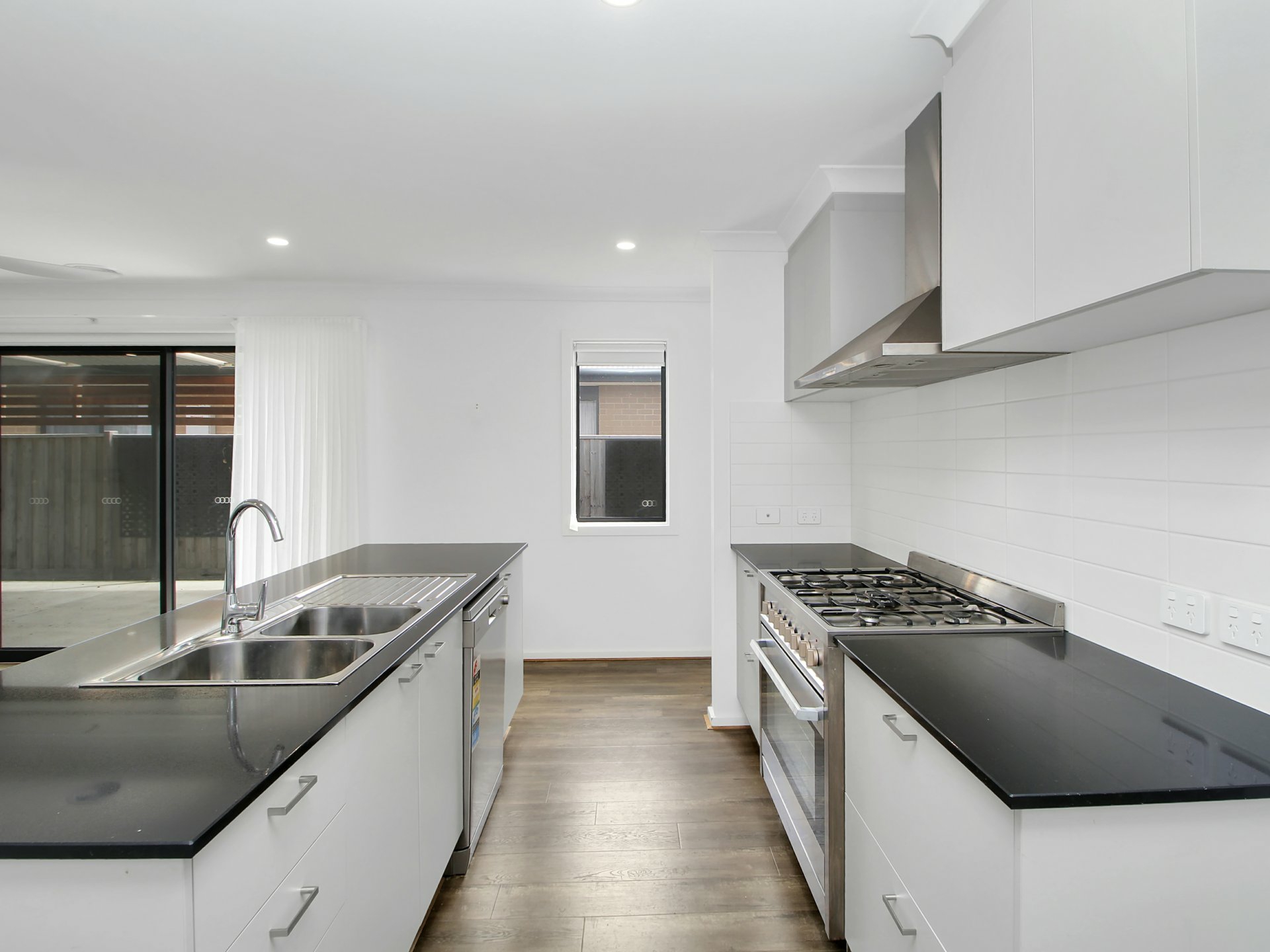 19 Whipbird Street — photo 3 of 17